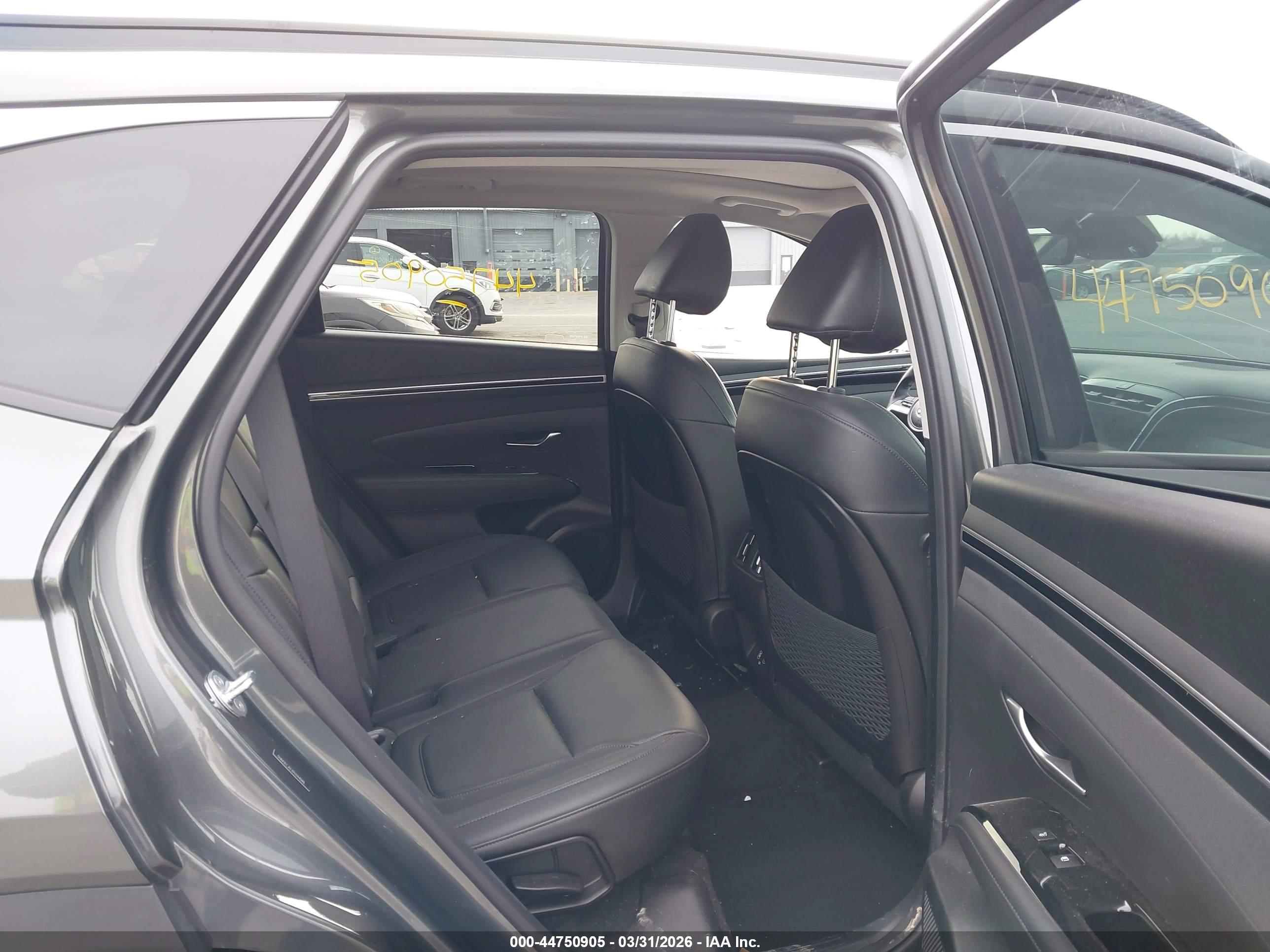 HYUNDAI TUCSON image 8