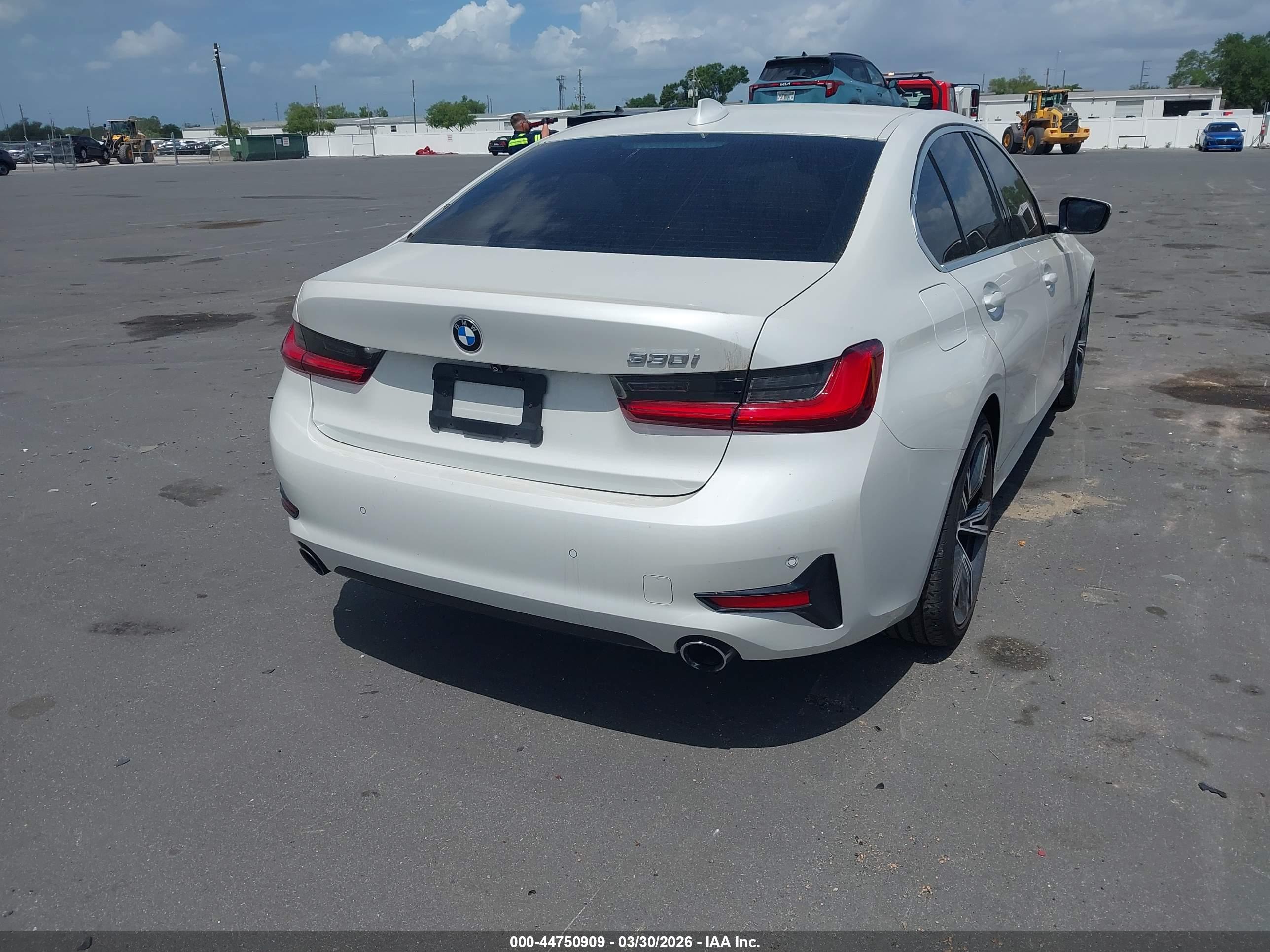 BMW 330I image 4