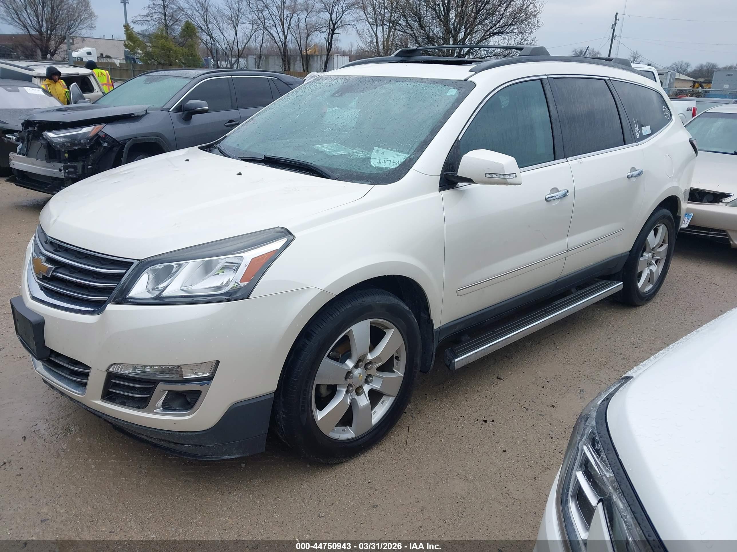 CHEVROLET TRAVERSE image 2