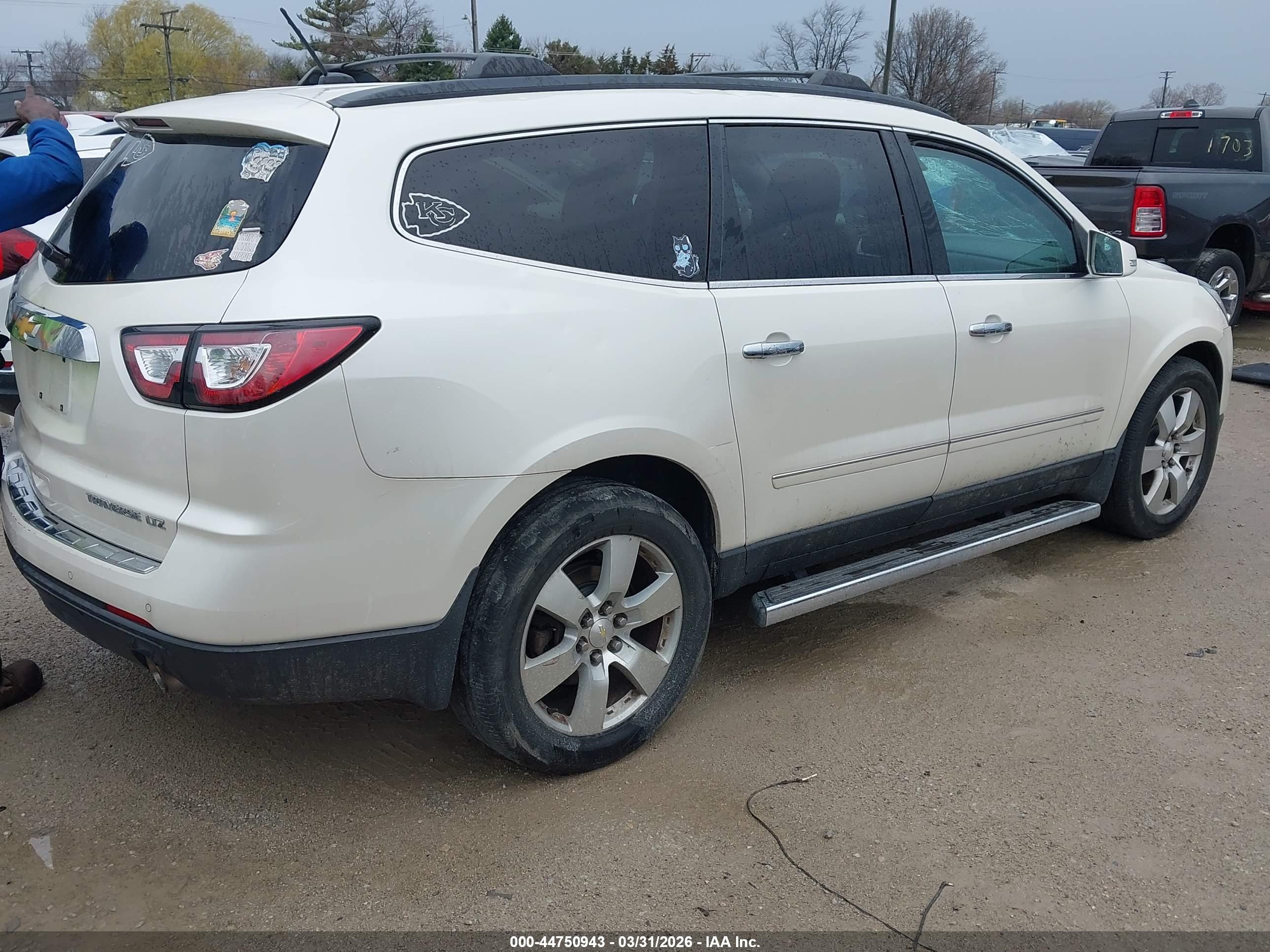 CHEVROLET TRAVERSE image 4