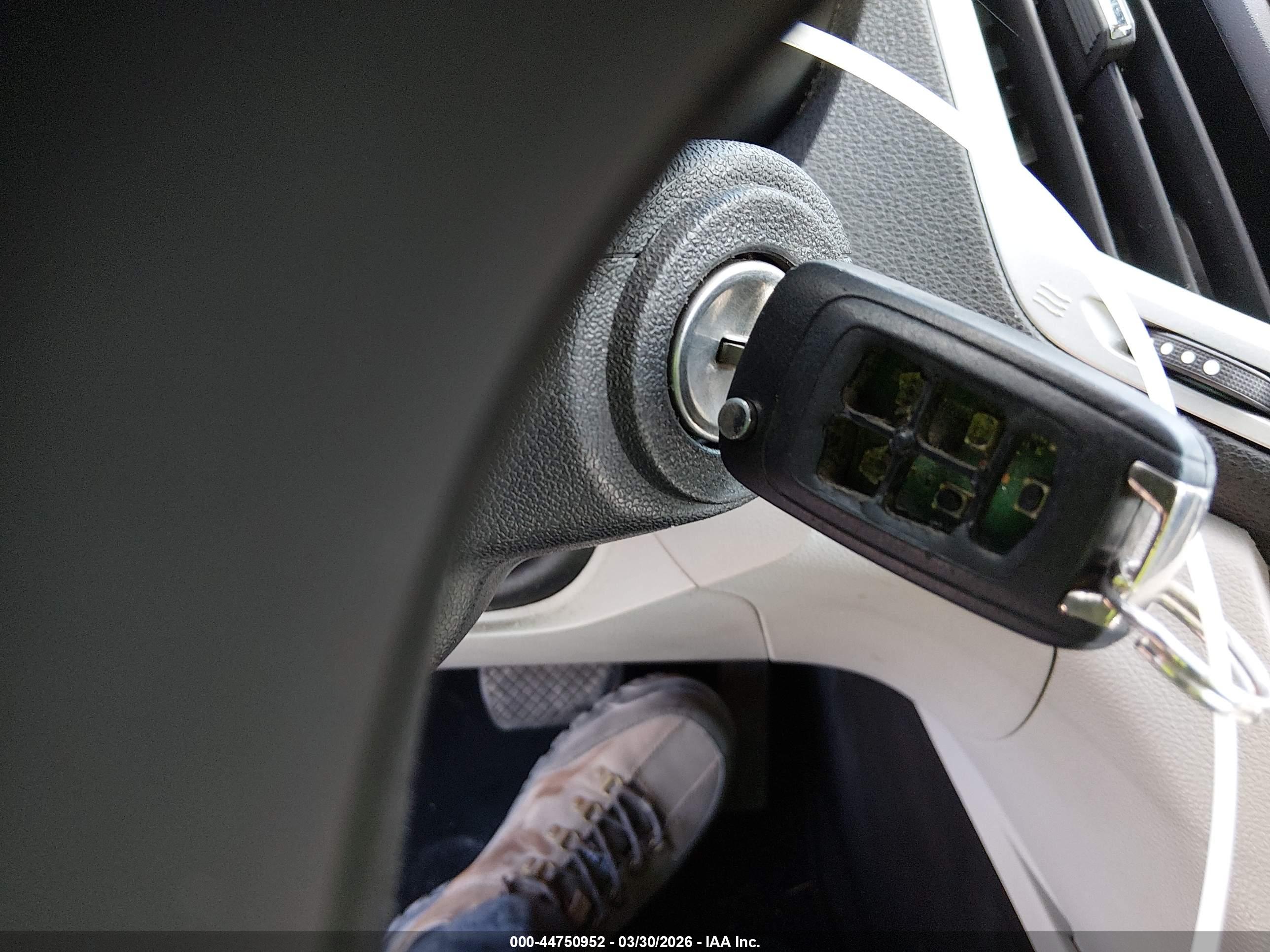 GMC TERRAIN image 11