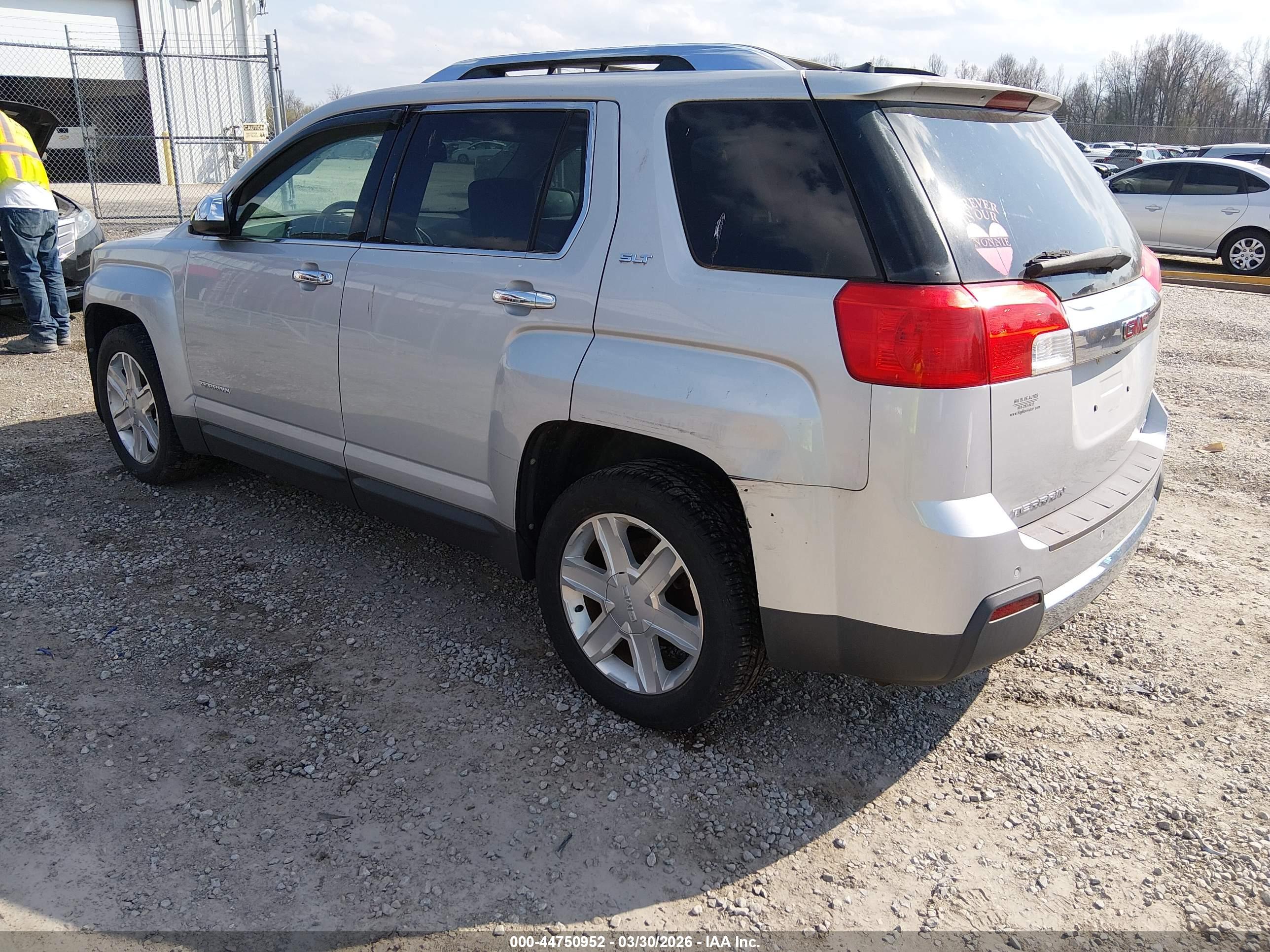 GMC TERRAIN image 3