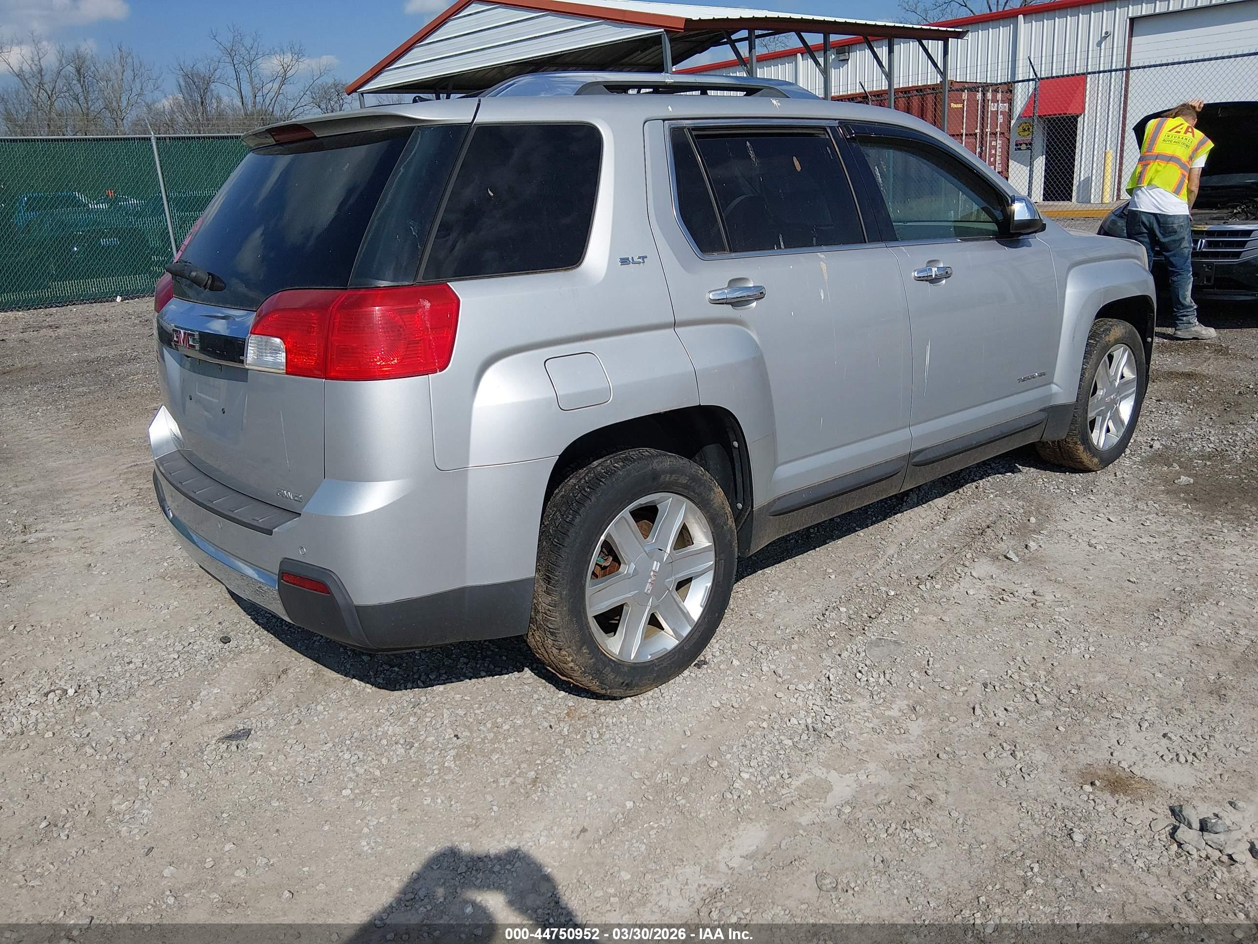 GMC TERRAIN image 4