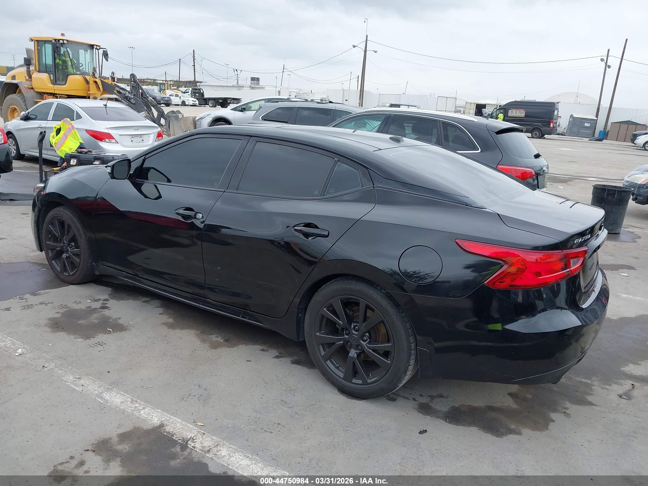 NISSAN MAXIMA image 3