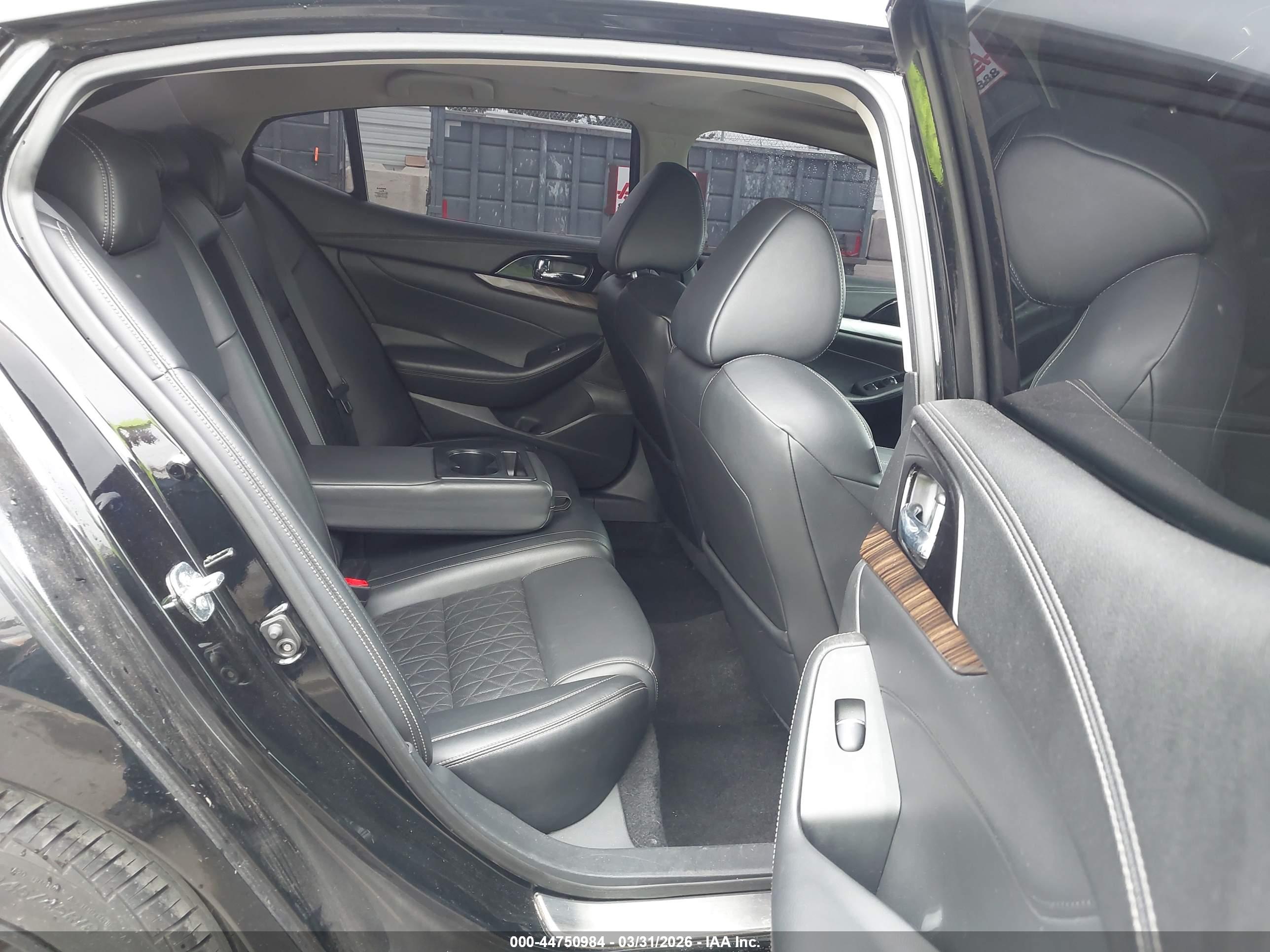 NISSAN MAXIMA image 8