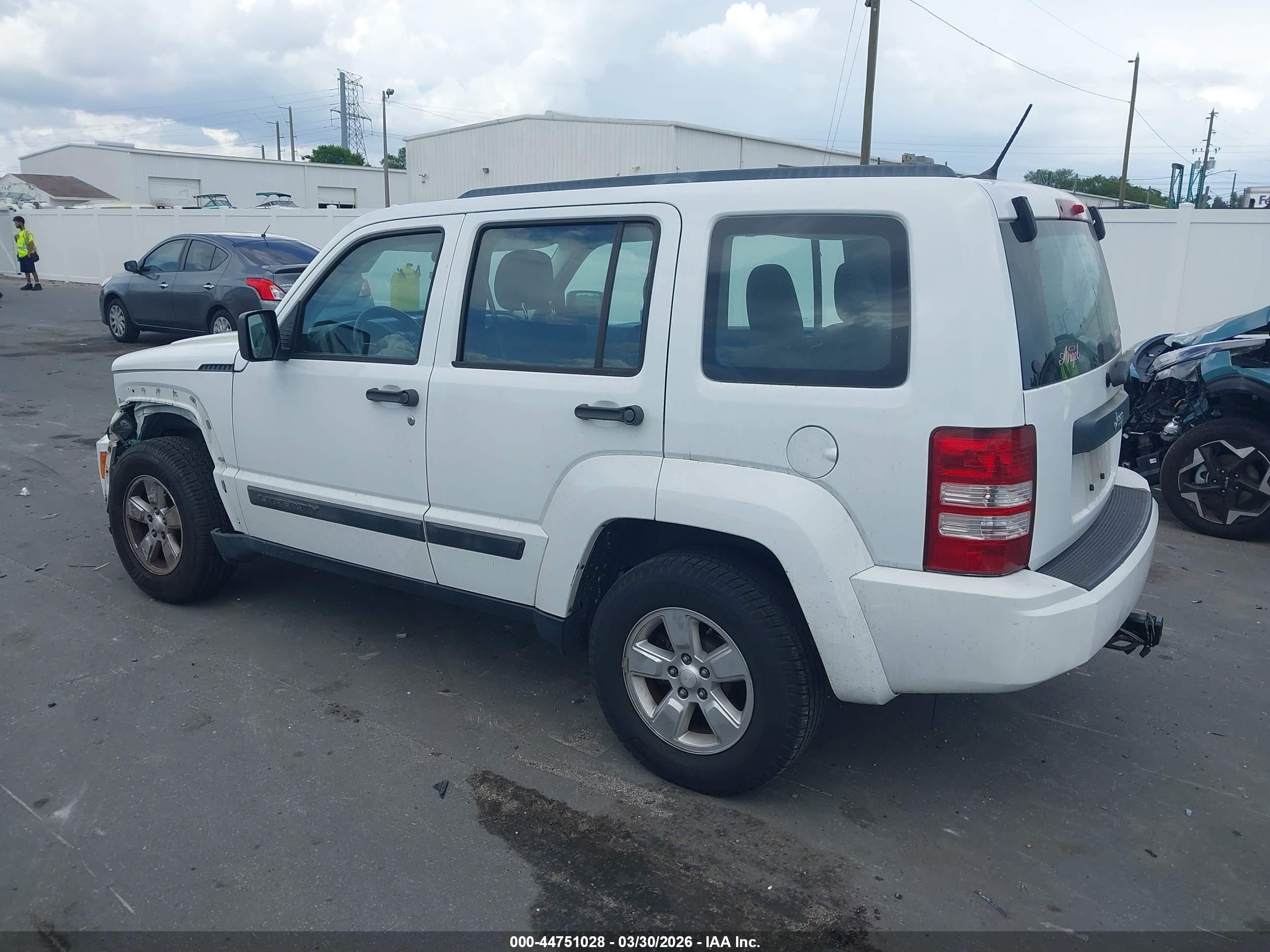 JEEP LIBERTY image 3