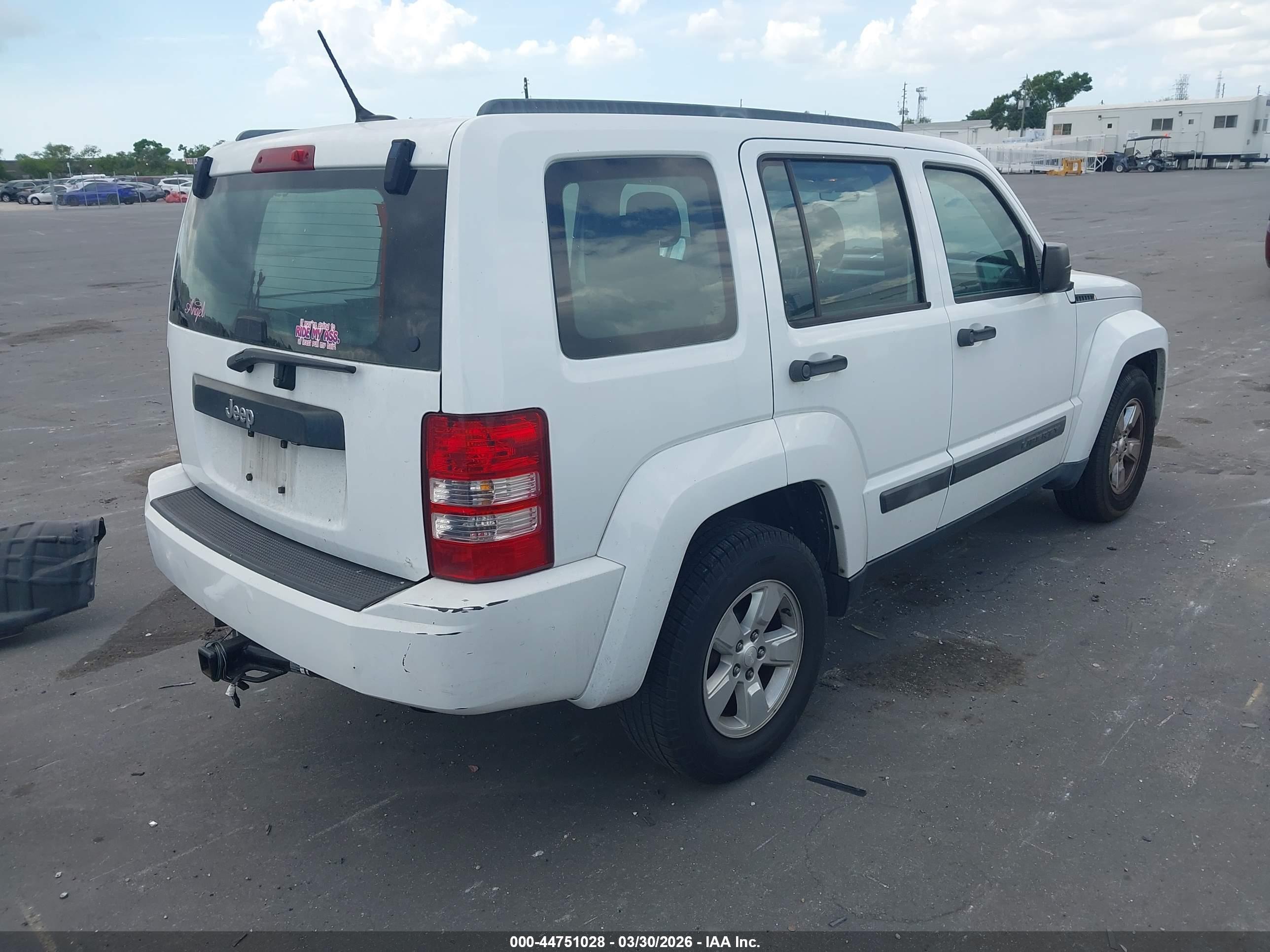 JEEP LIBERTY image 4