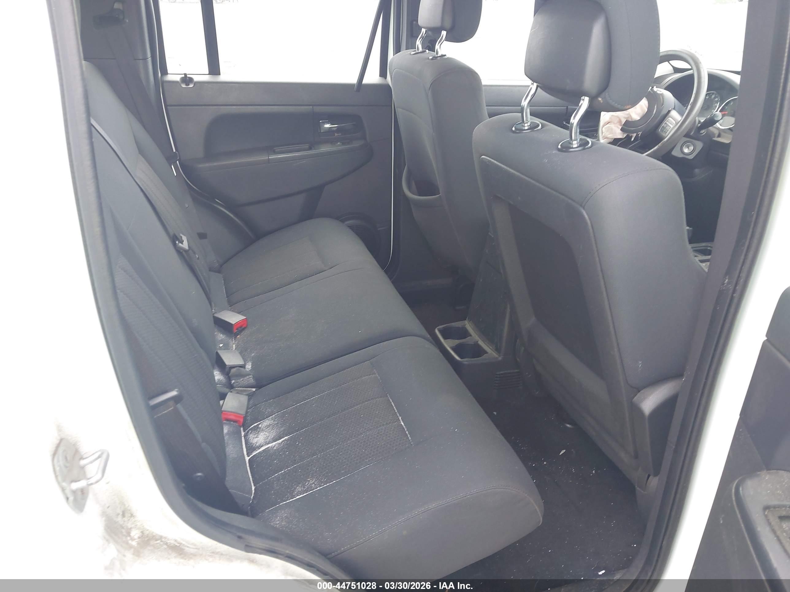 JEEP LIBERTY image 8