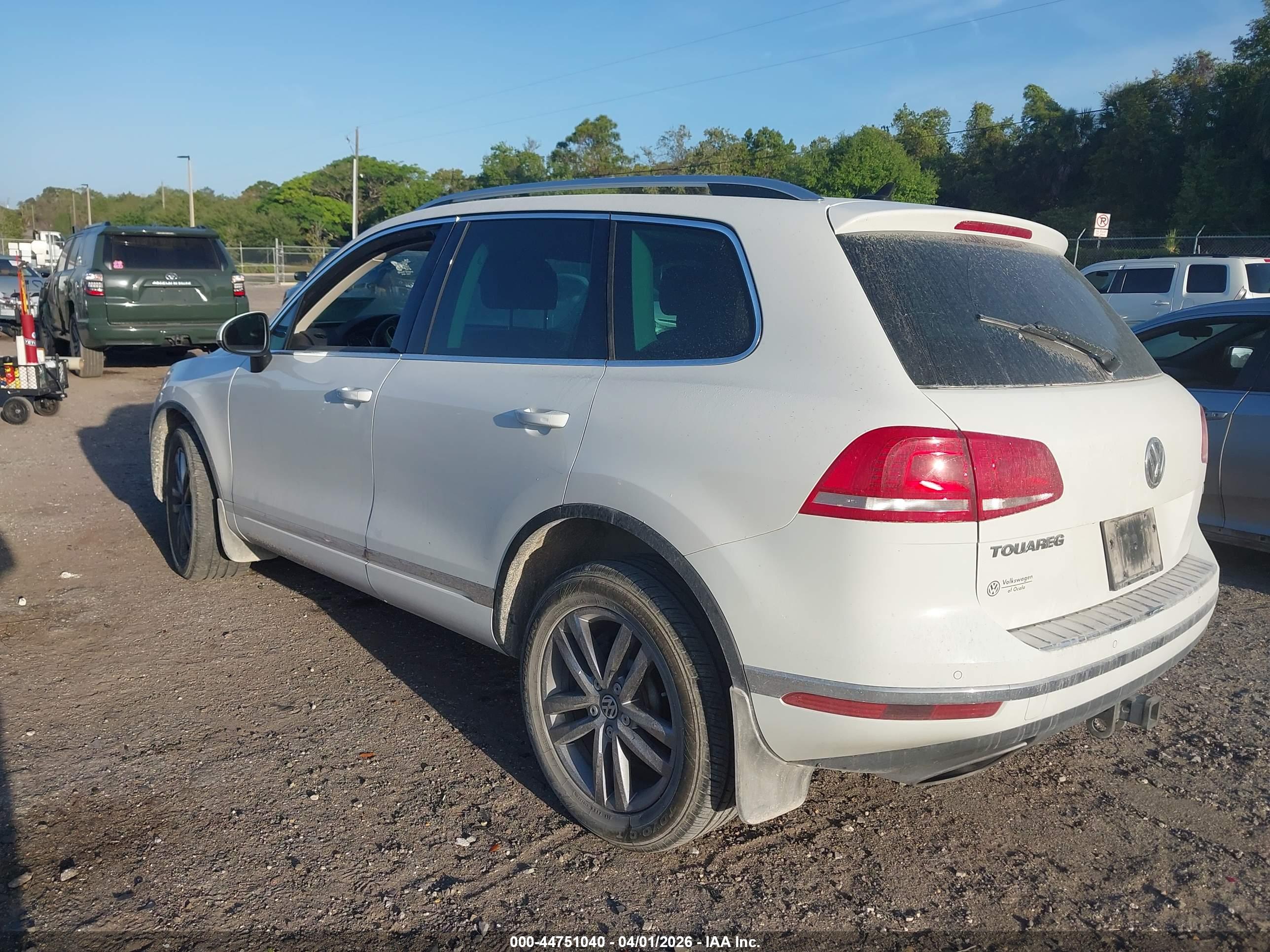 VOLKSWAGEN TOUAREG image 3