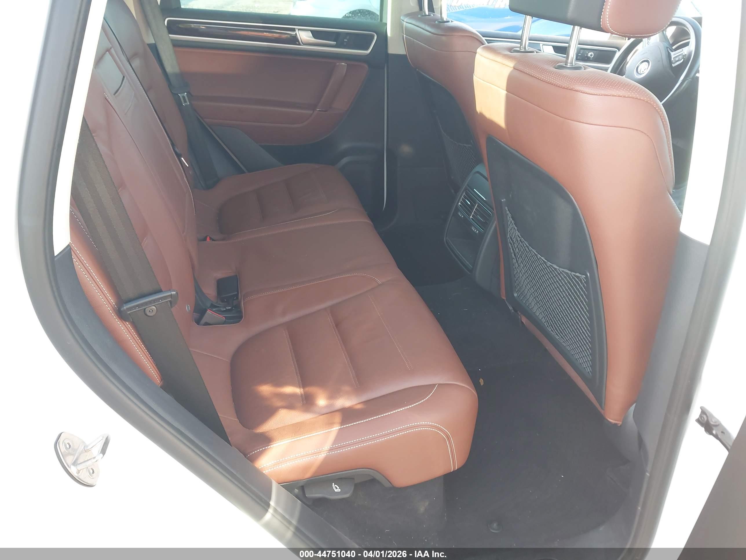 VOLKSWAGEN TOUAREG image 8