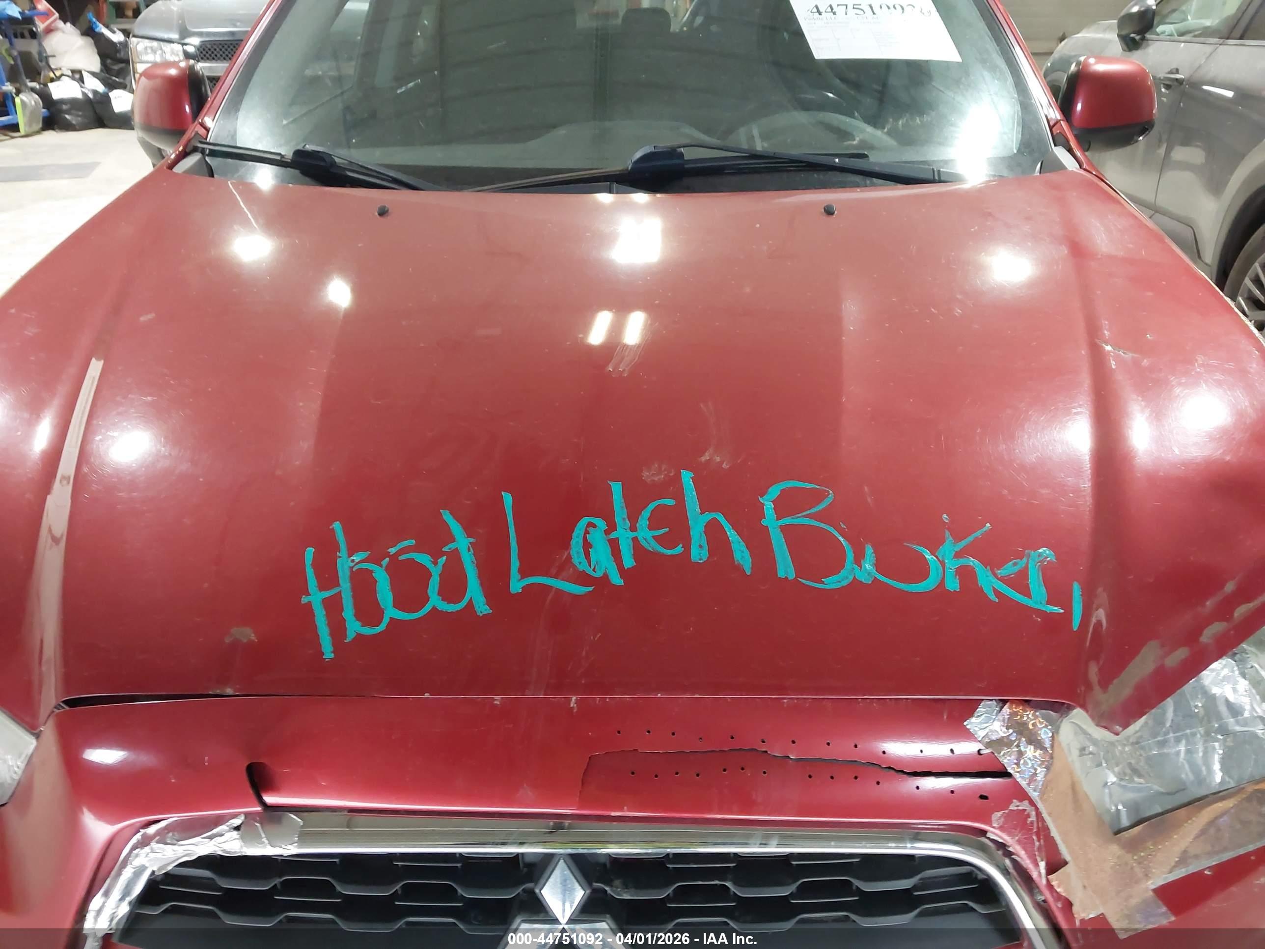 MITSUBISHI OUTLANDER image 10