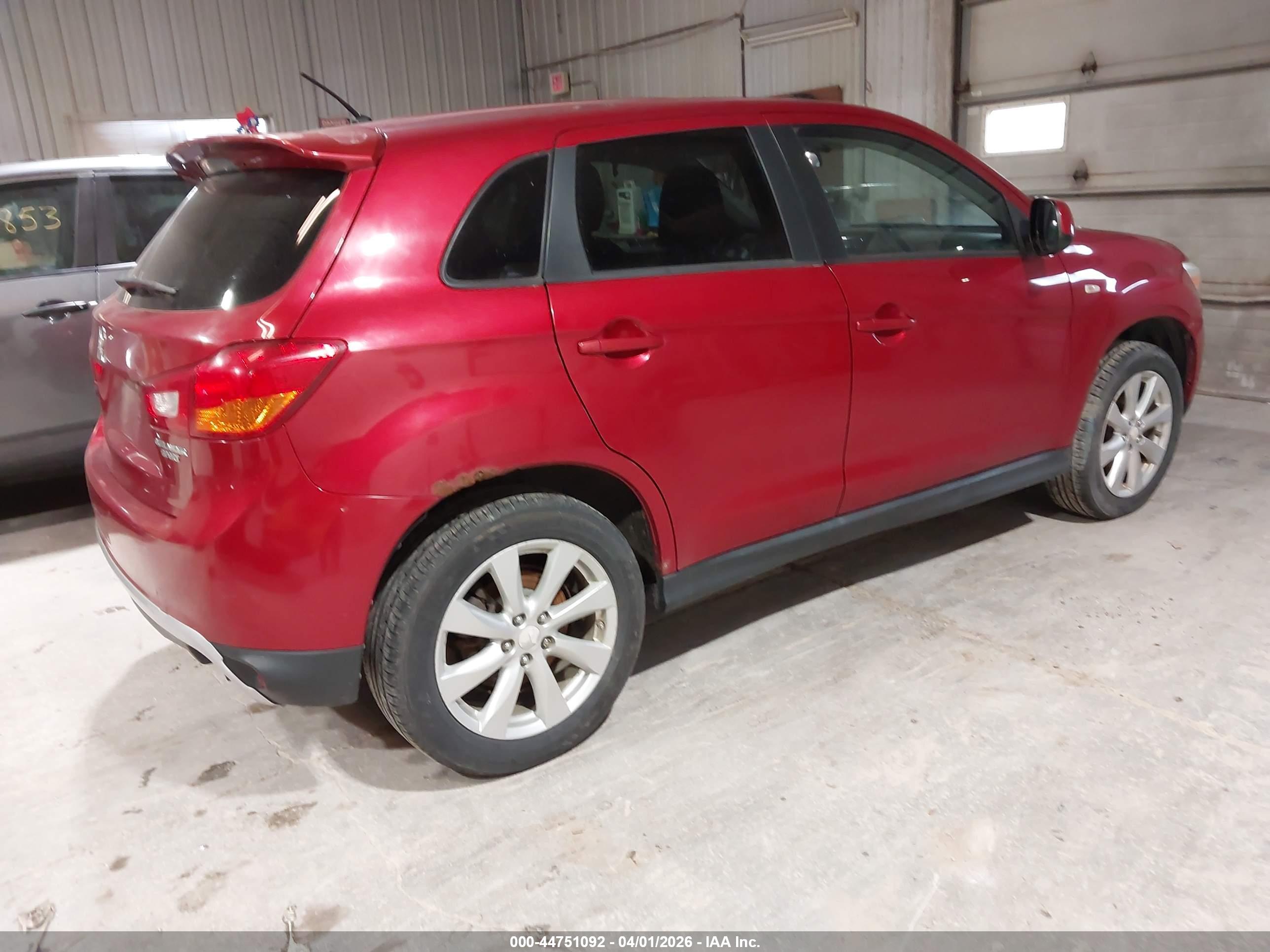 MITSUBISHI OUTLANDER image 4