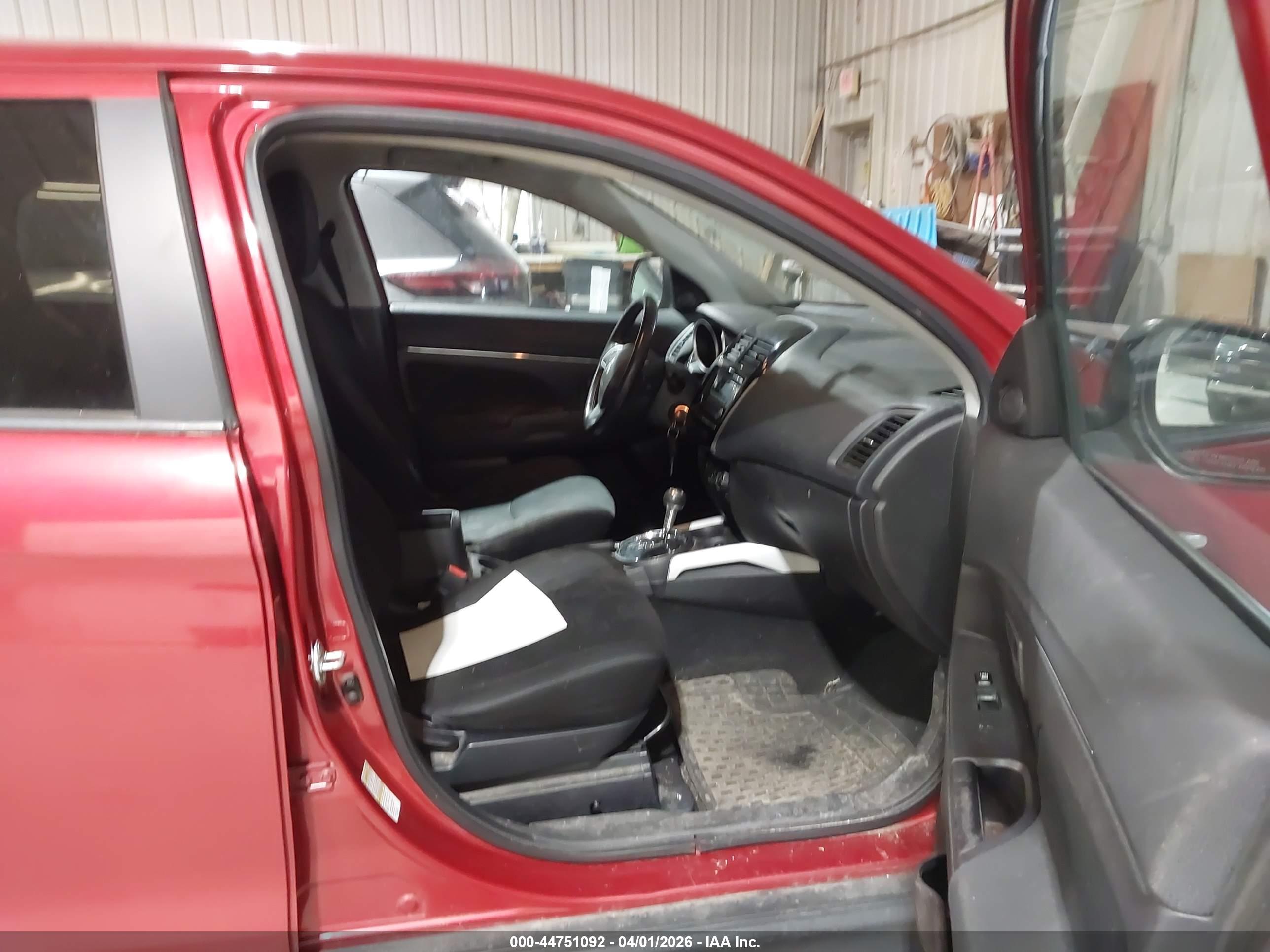 MITSUBISHI OUTLANDER image 5
