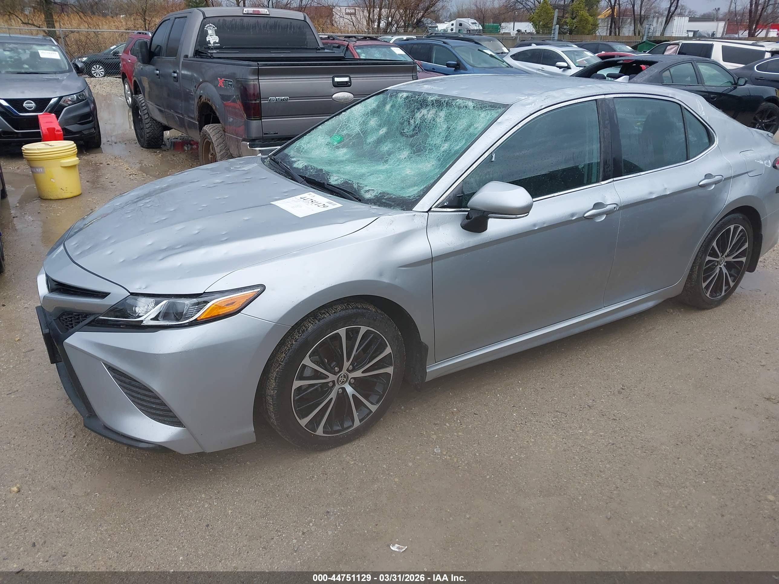 TOYOTA CAMRY image 2