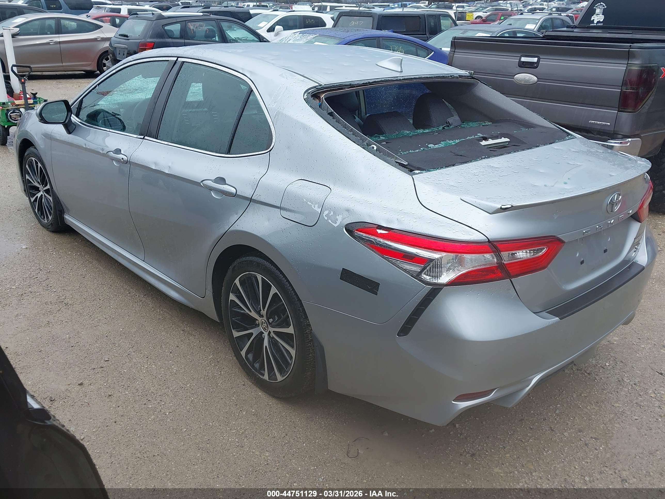 TOYOTA CAMRY image 3