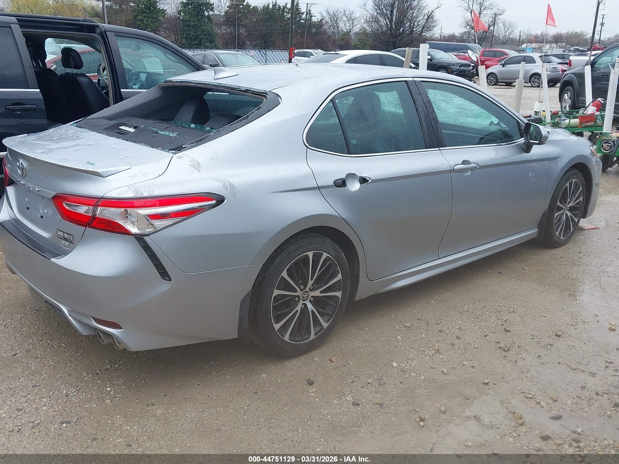 TOYOTA CAMRY image 4