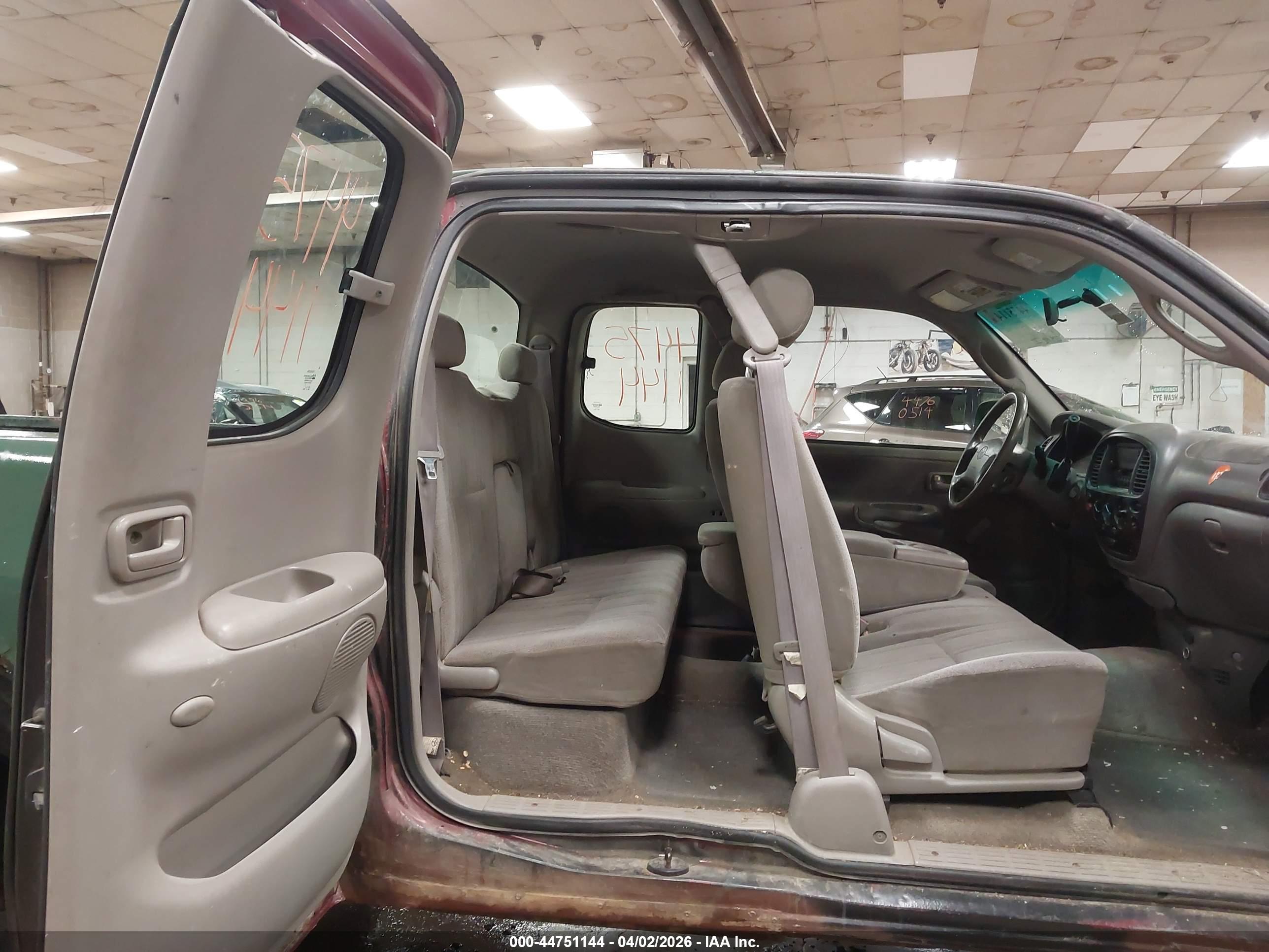 TOYOTA TUNDRA image 8