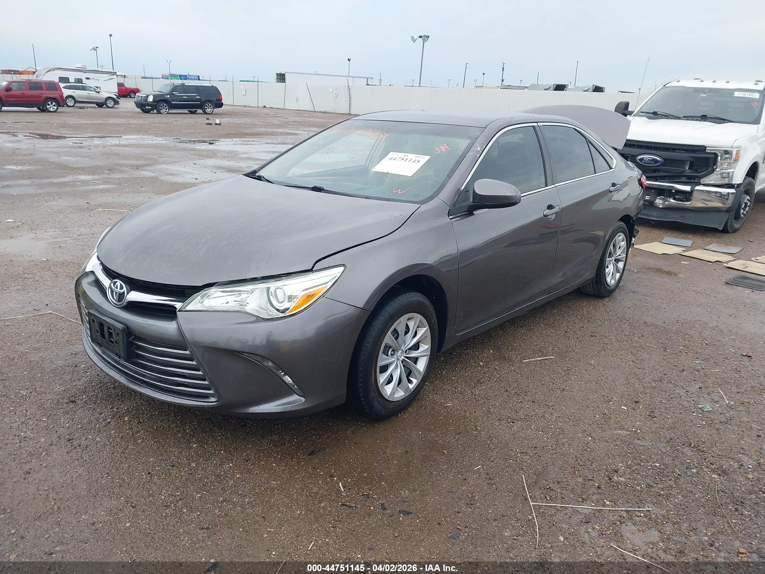TOYOTA CAMRY image 2