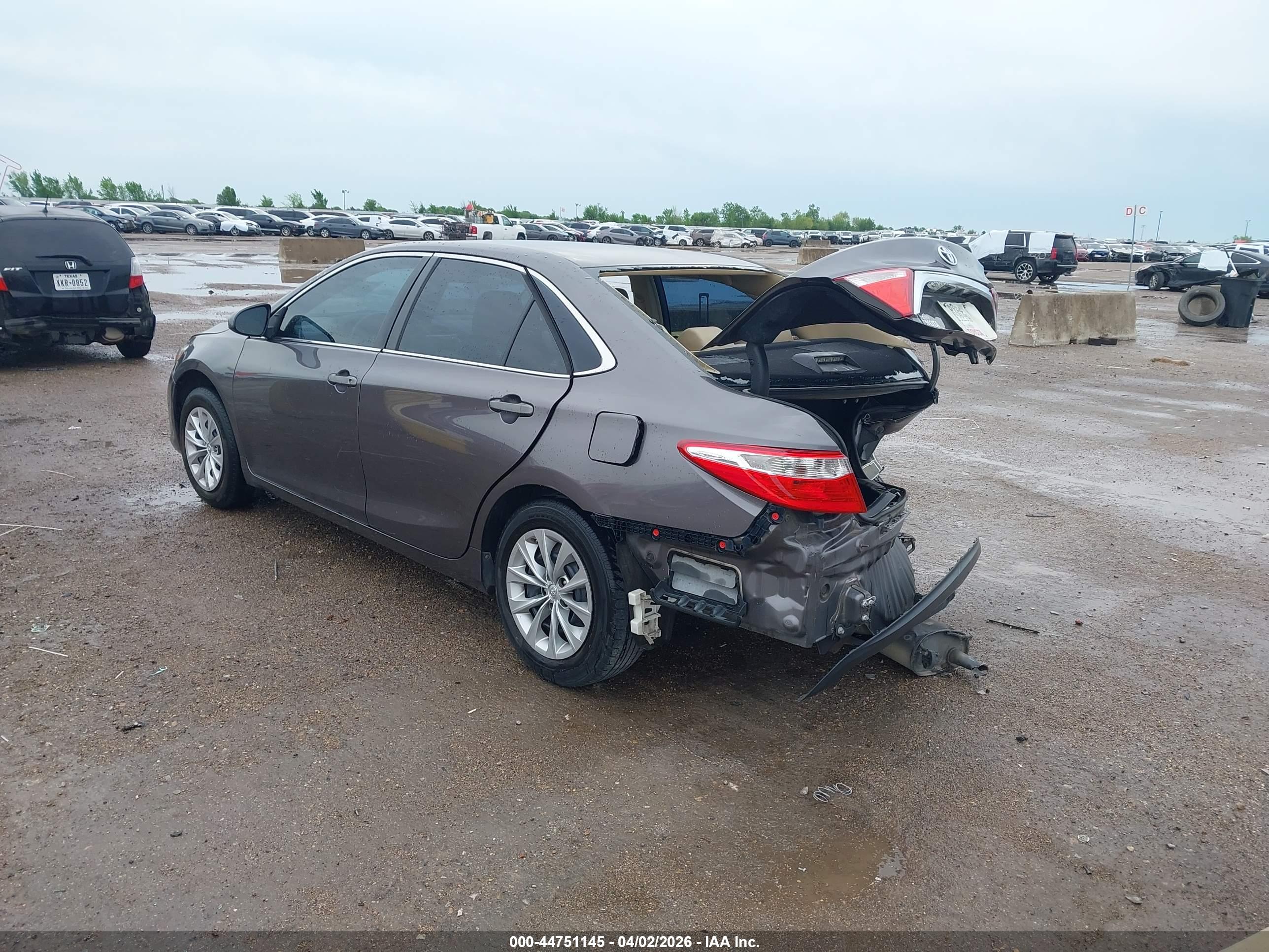 TOYOTA CAMRY image 3