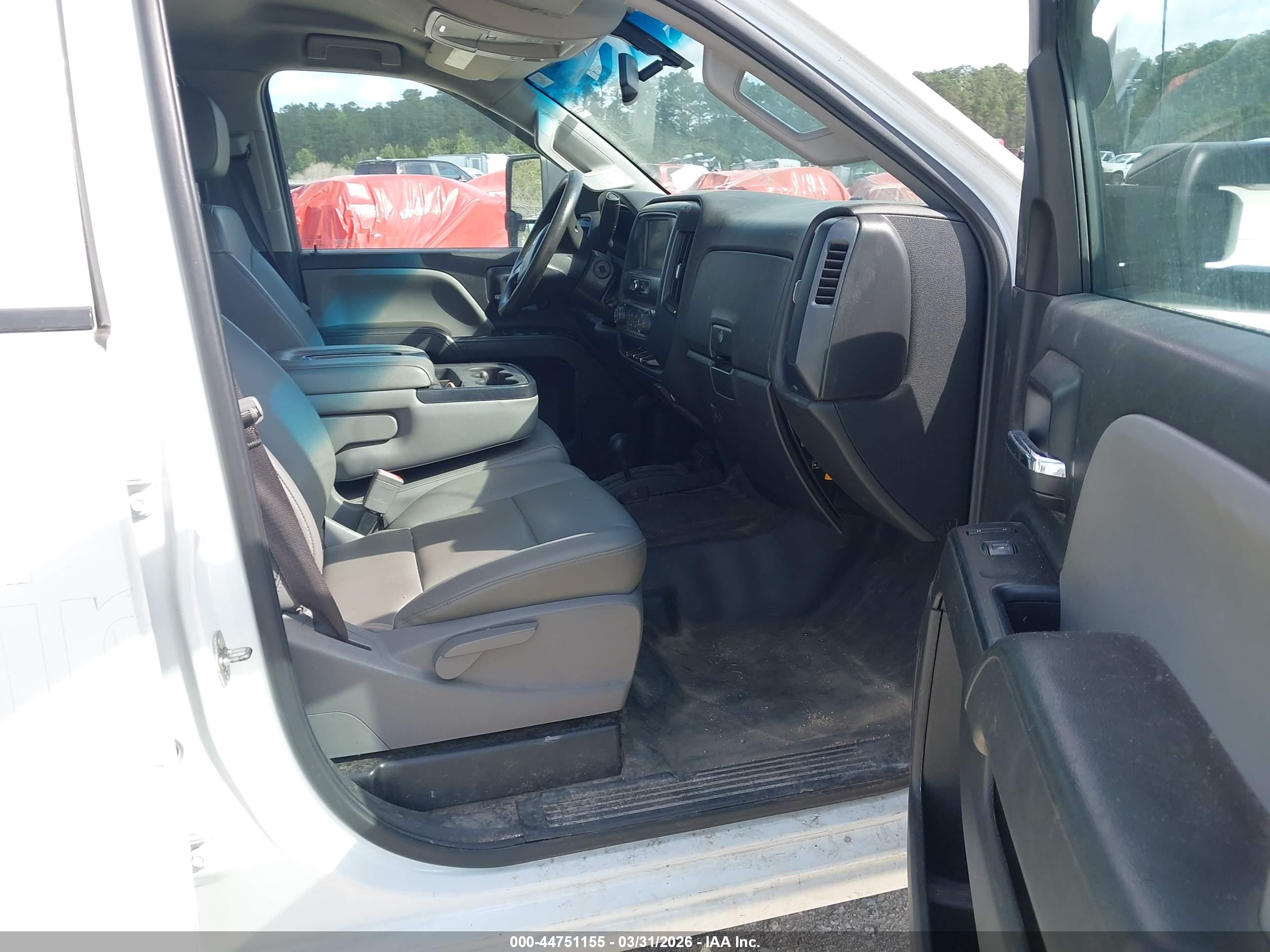 CHEVROLET SILVERADO image 5