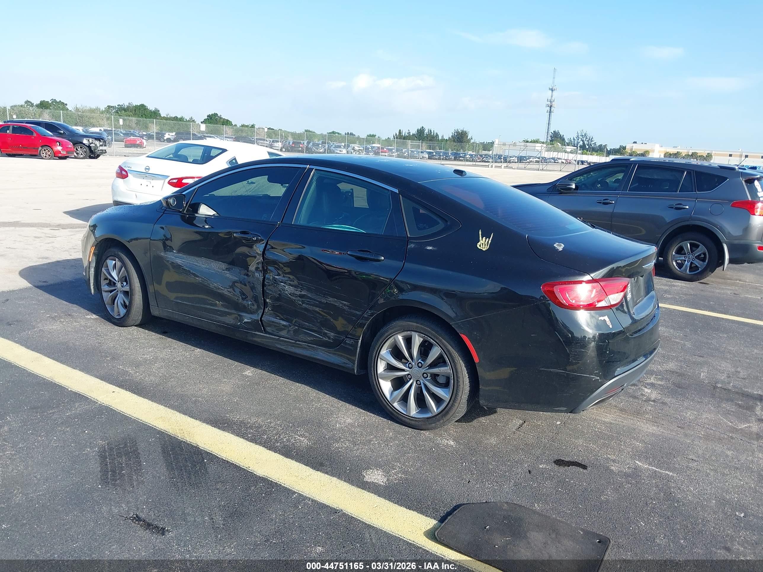 CHRYSLER 200 image 3