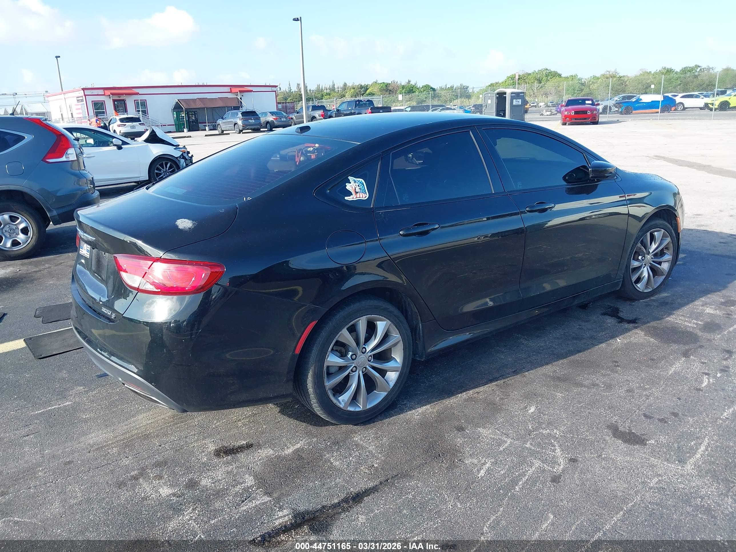 CHRYSLER 200 image 4