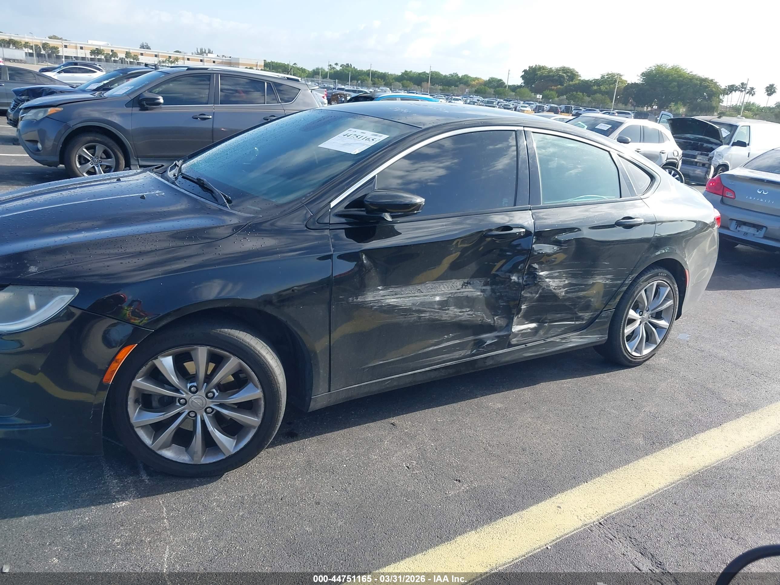 CHRYSLER 200 image 6