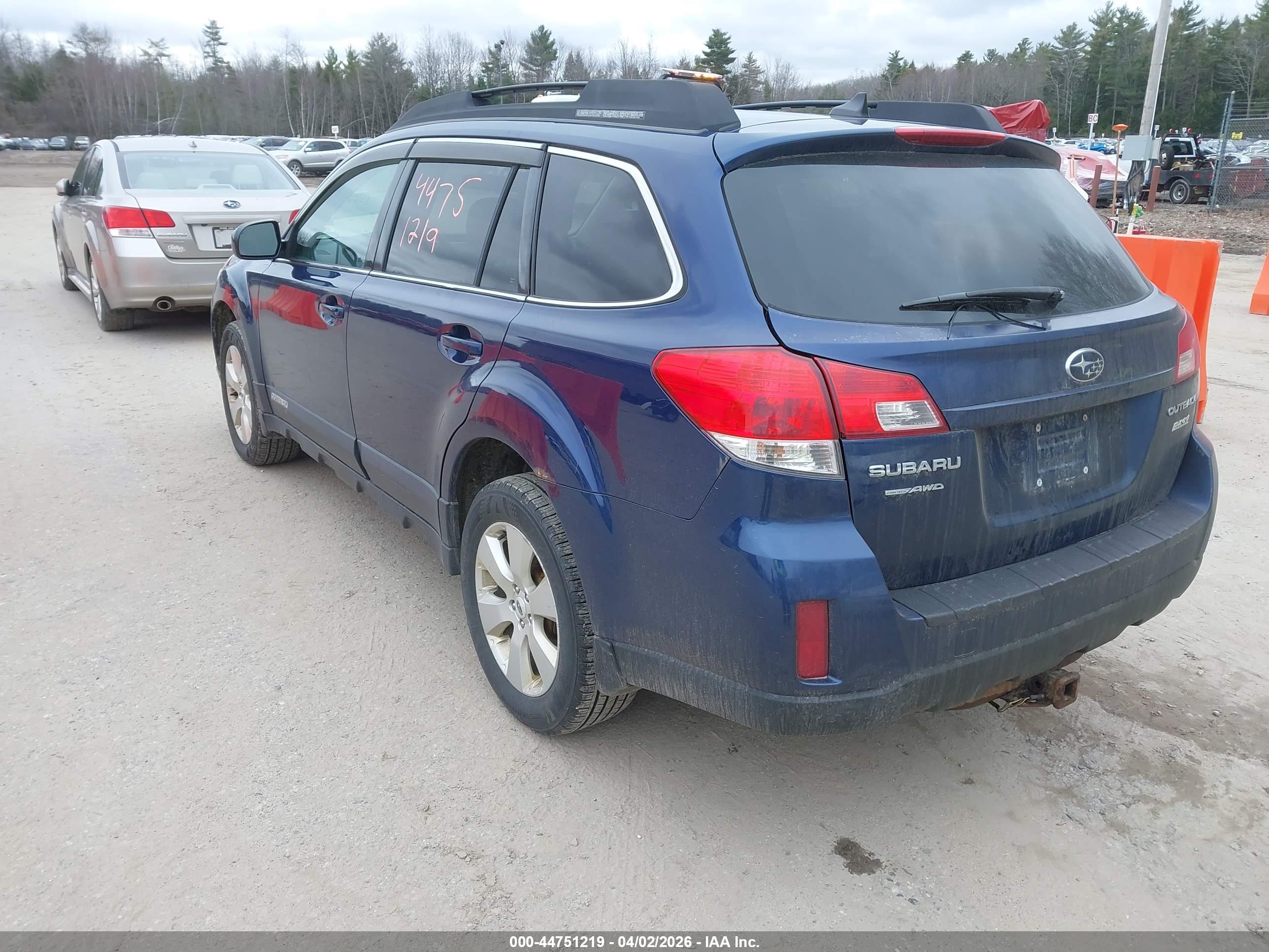 SUBARU OUTBACK image 3