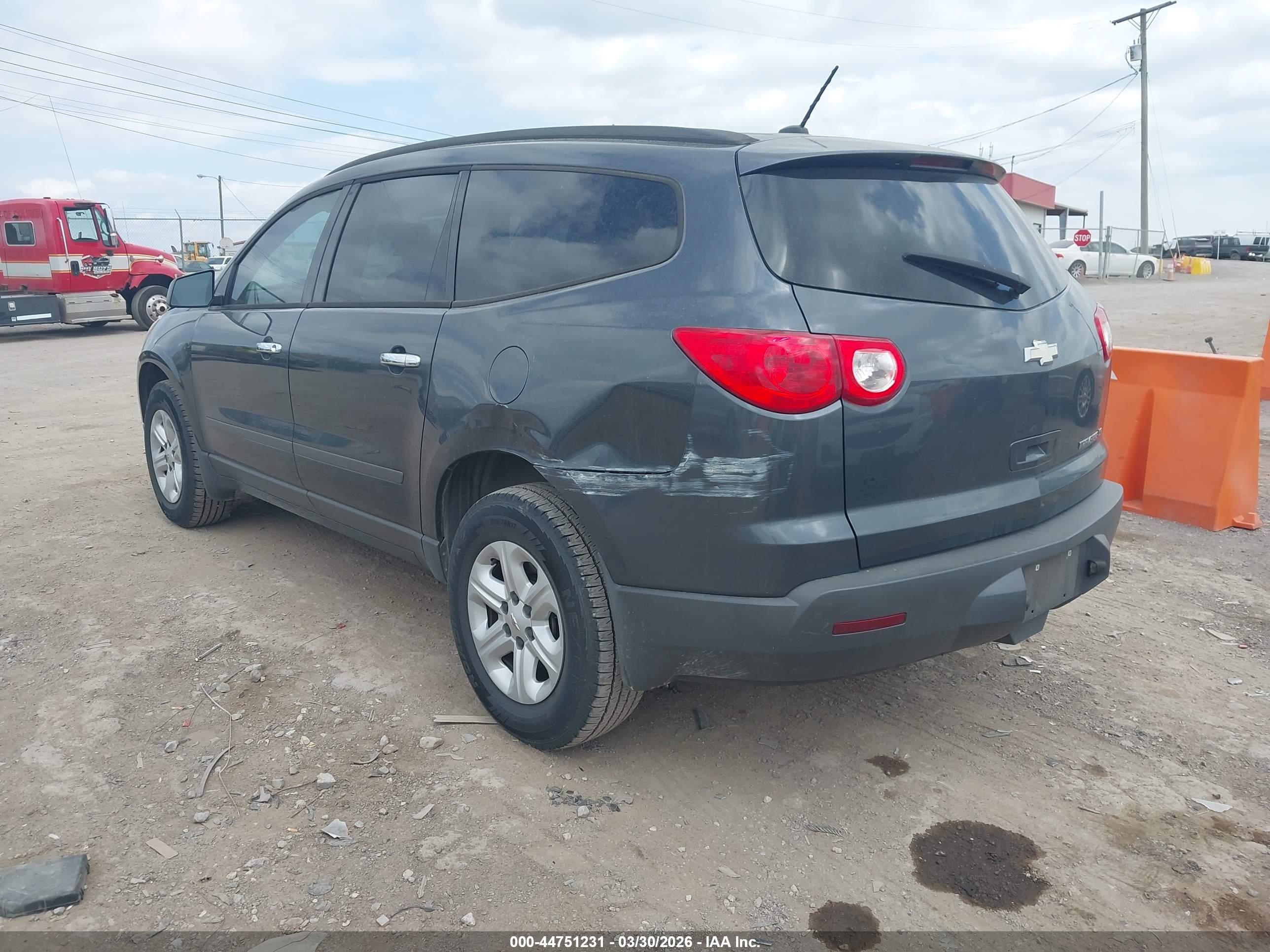 CHEVROLET TRAVERSE image 3