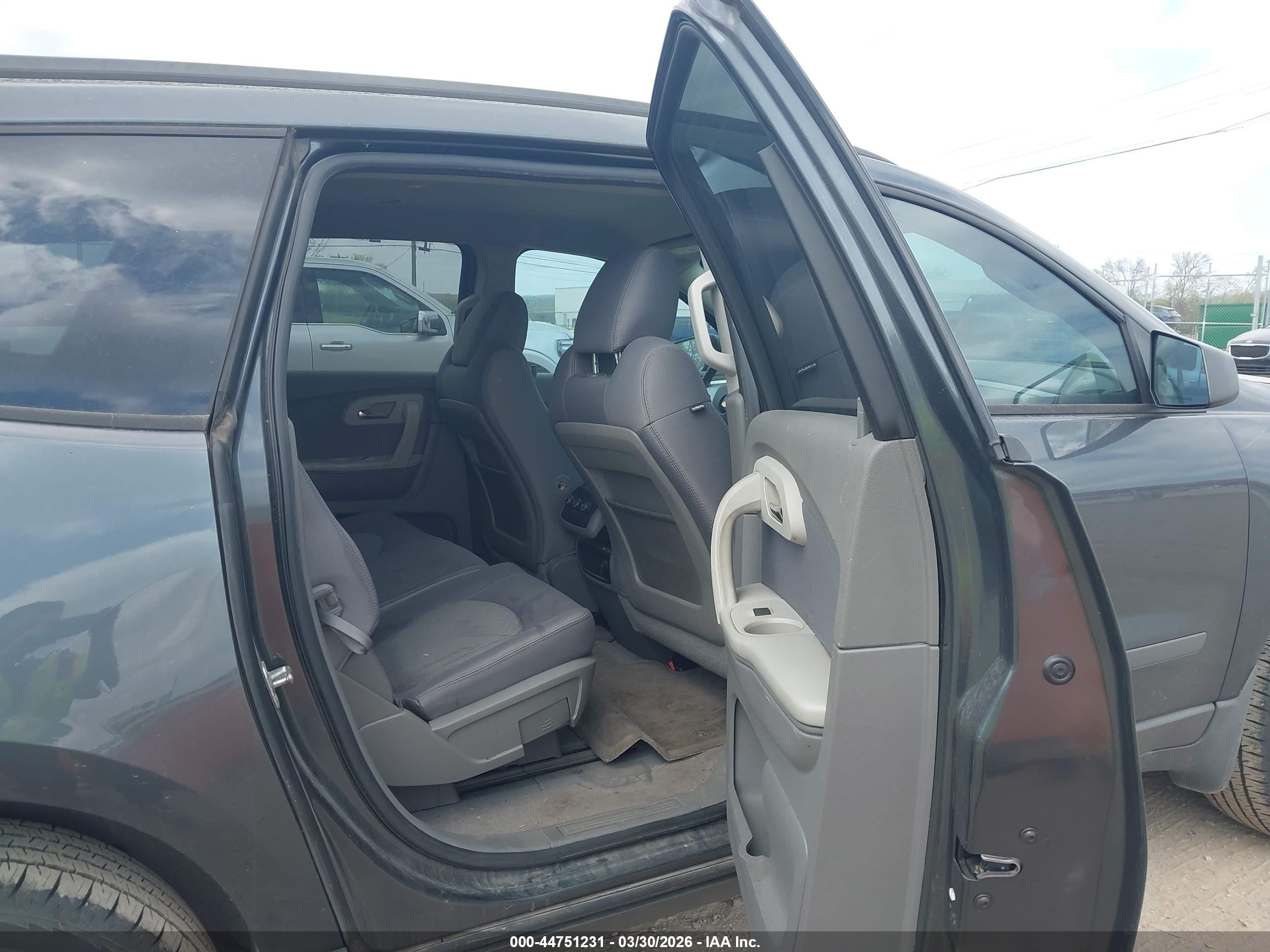 CHEVROLET TRAVERSE image 8