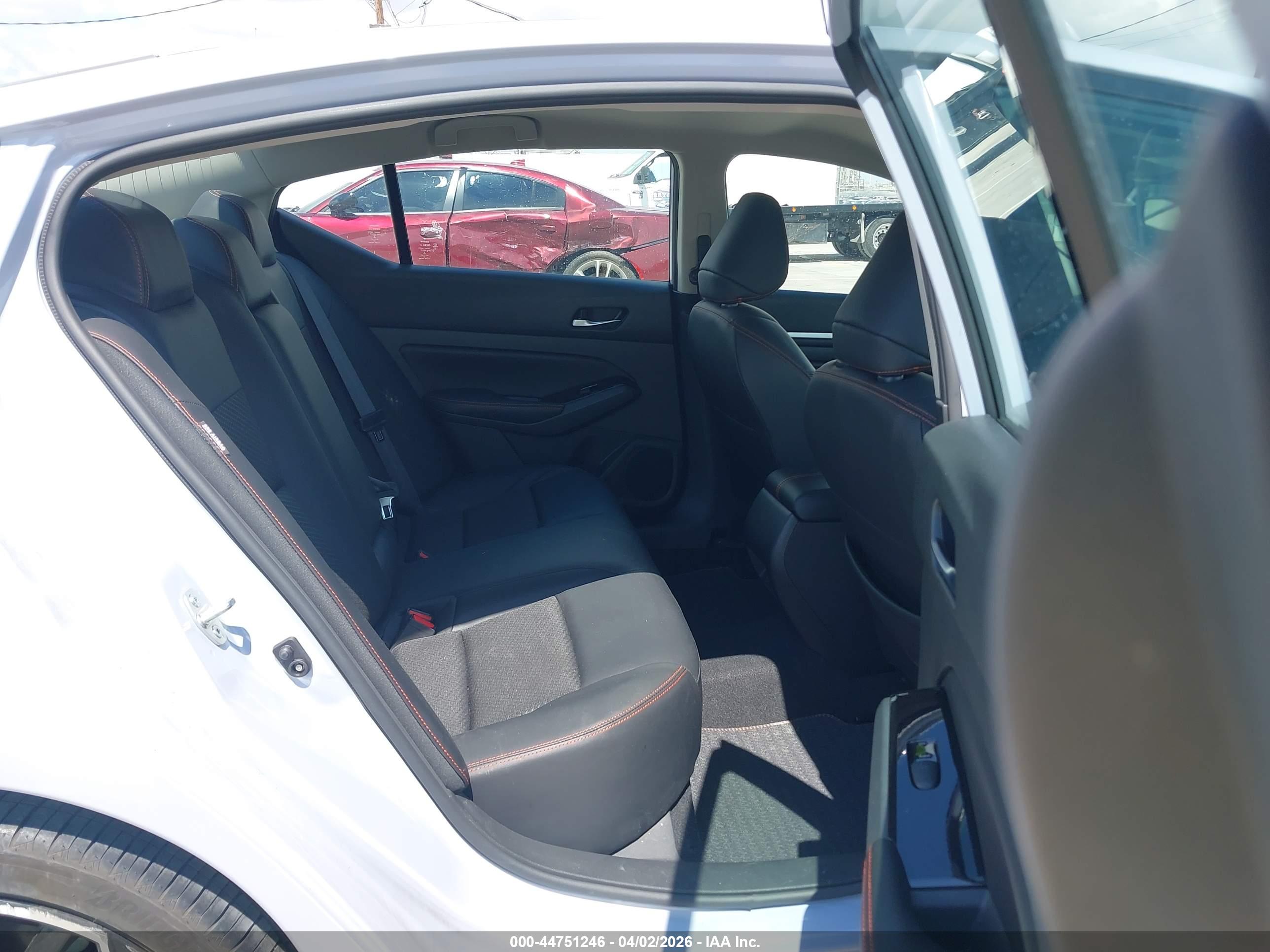 NISSAN ALTIMA image 8