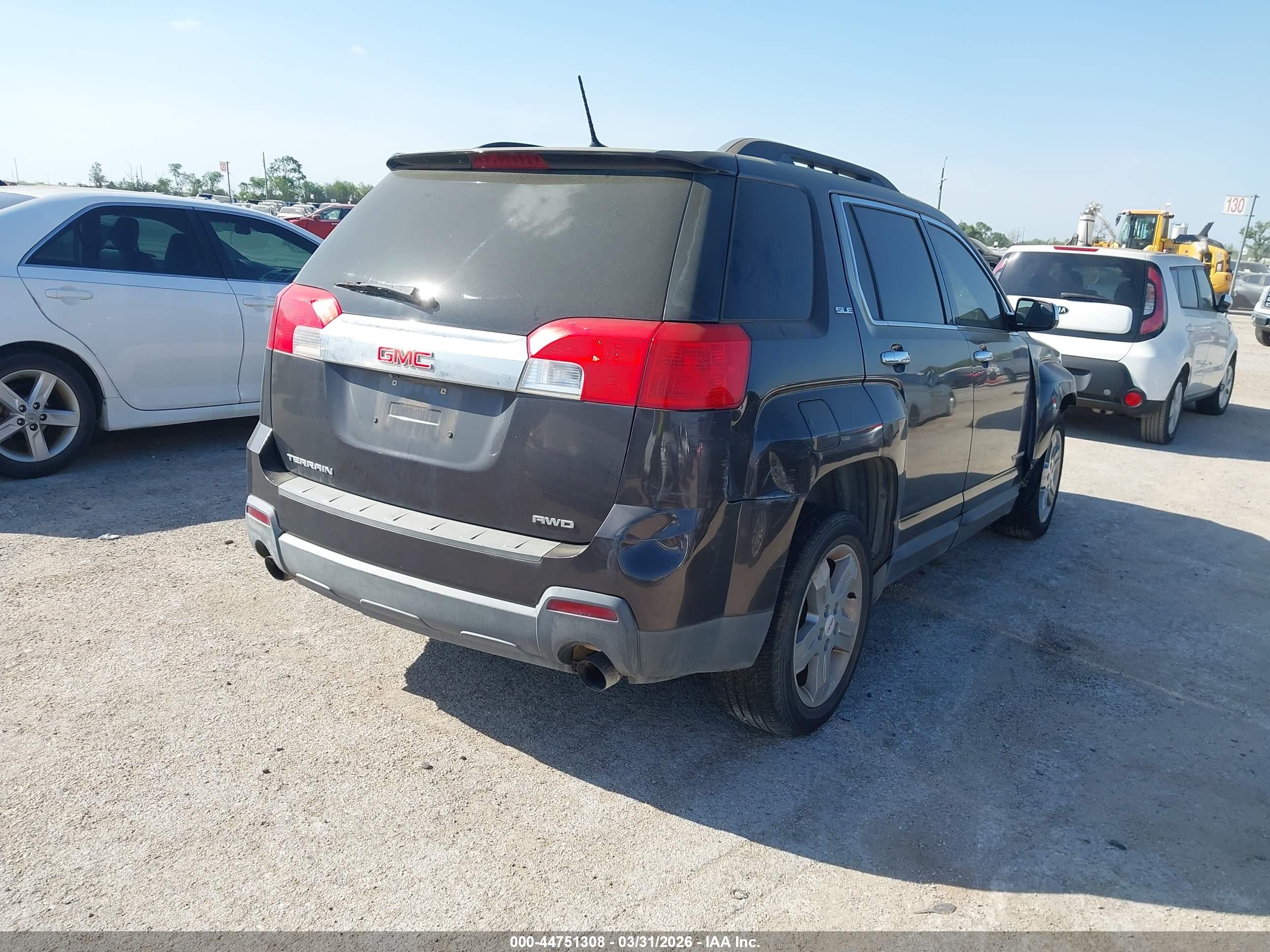 GMC TERRAIN image 4