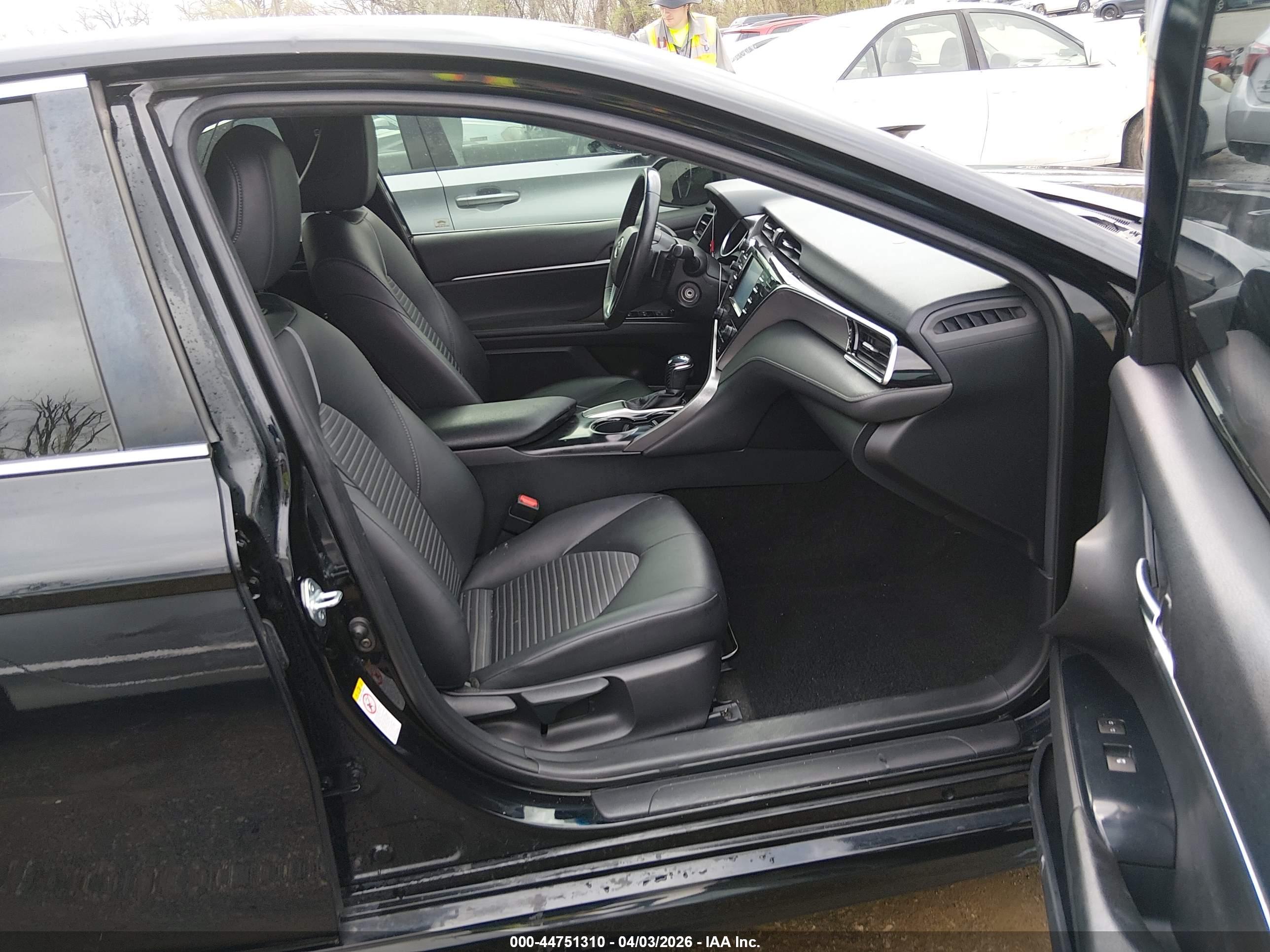 TOYOTA CAMRY image 5