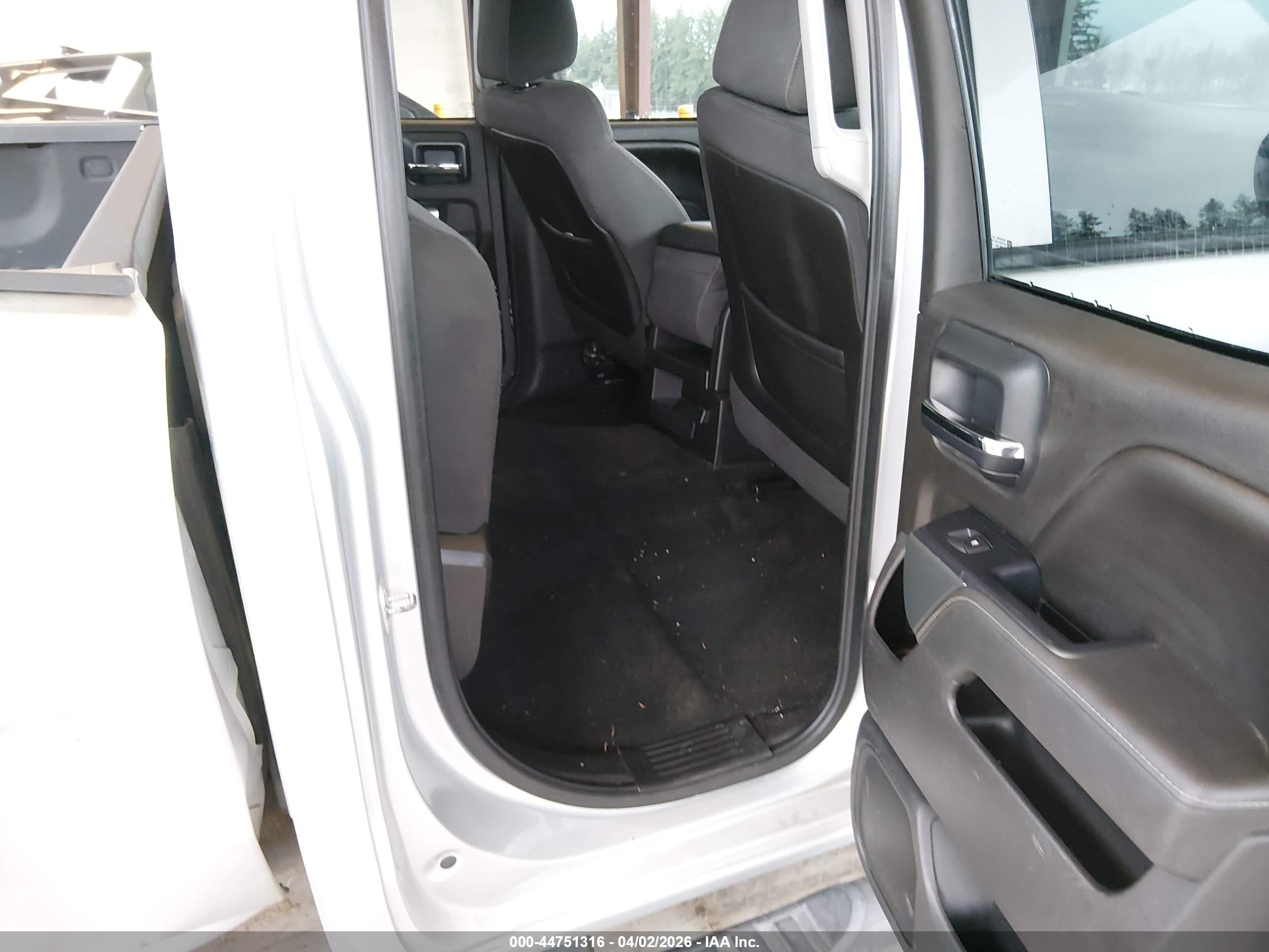 CHEVROLET SILVERADO image 8