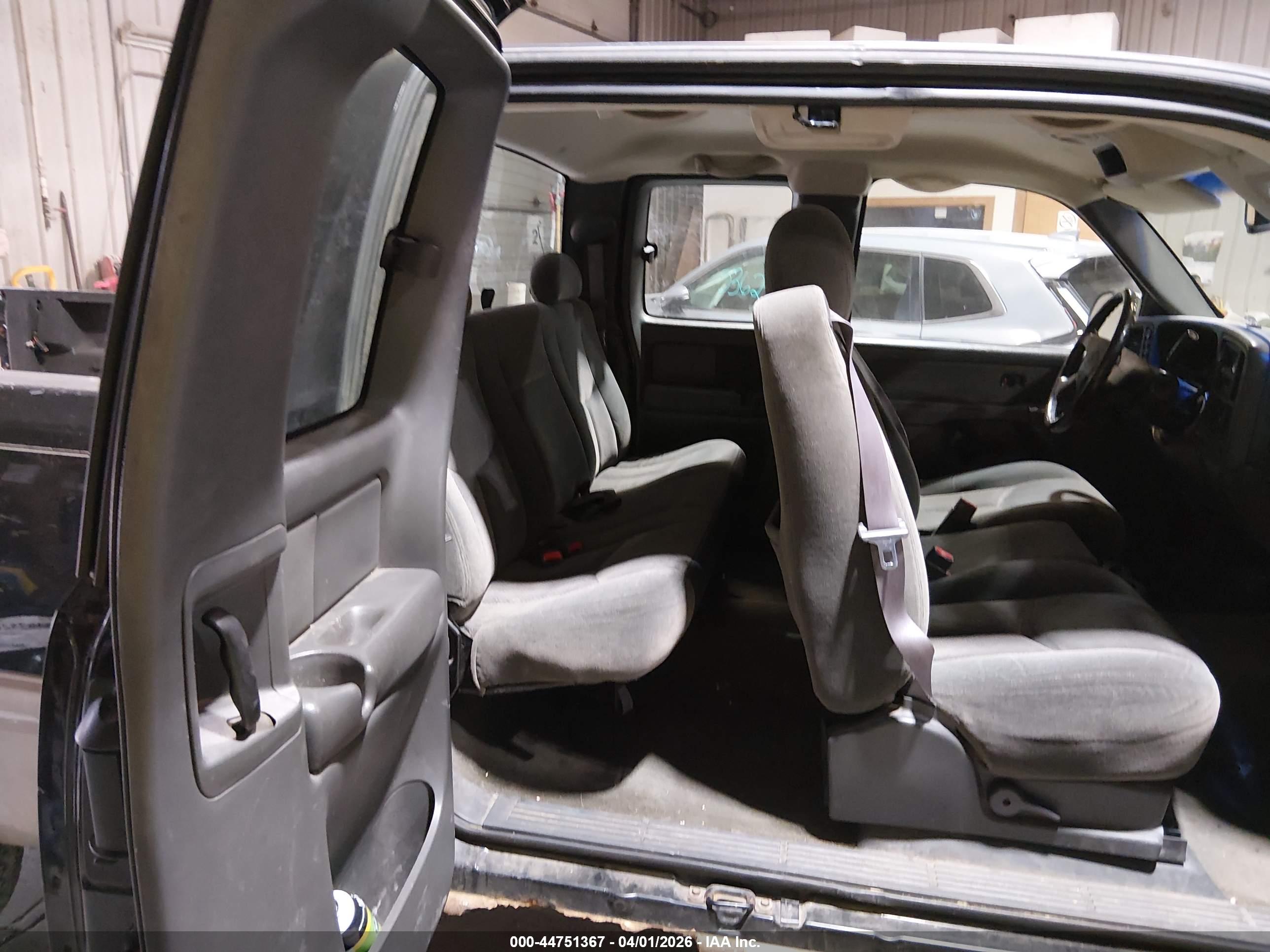 CHEVROLET SILVERADO image 8