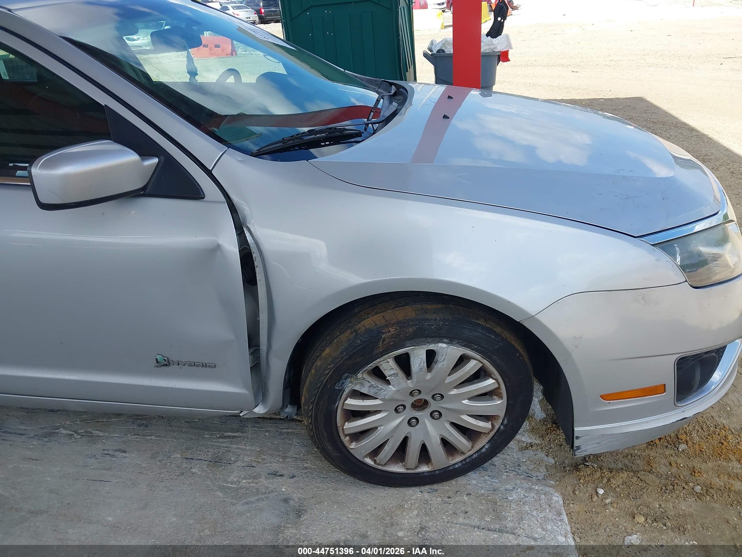 FORD FUSION image 6