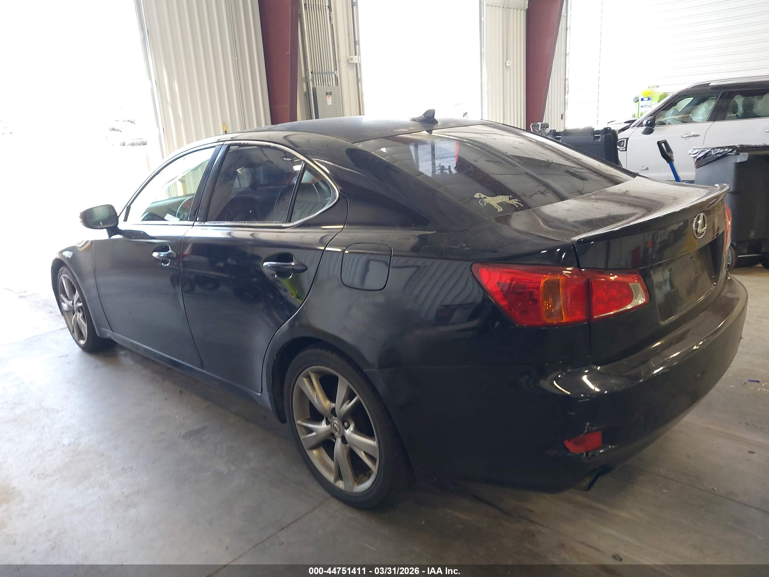 LEXUS IS image 3