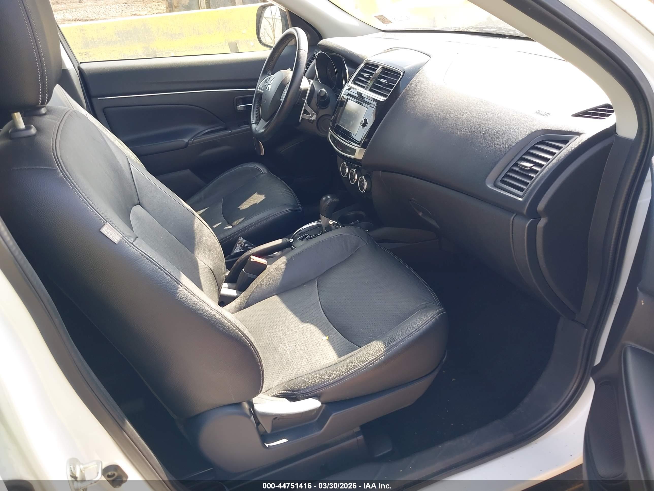 MITSUBISHI OUTLANDER image 5
