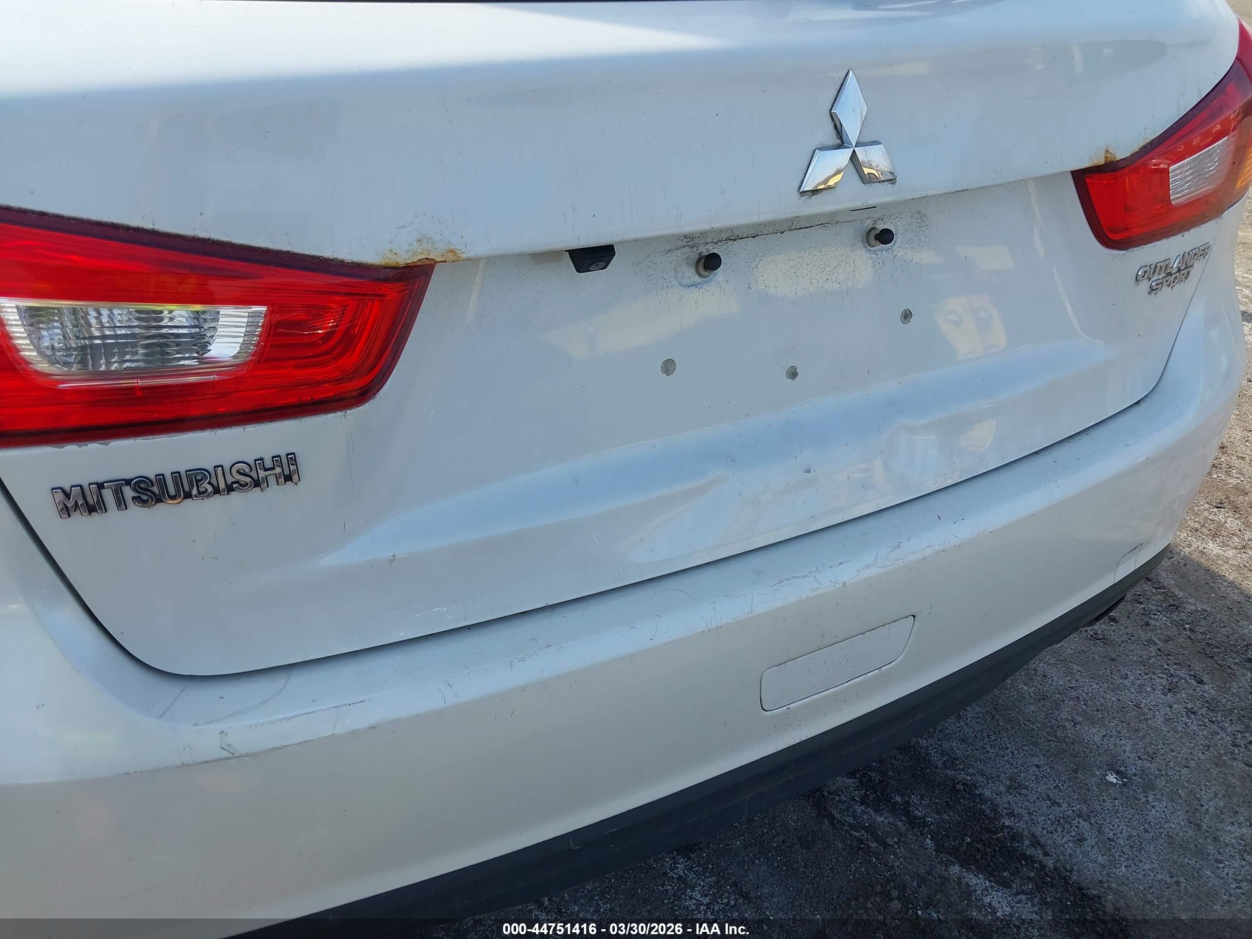 MITSUBISHI OUTLANDER image 6