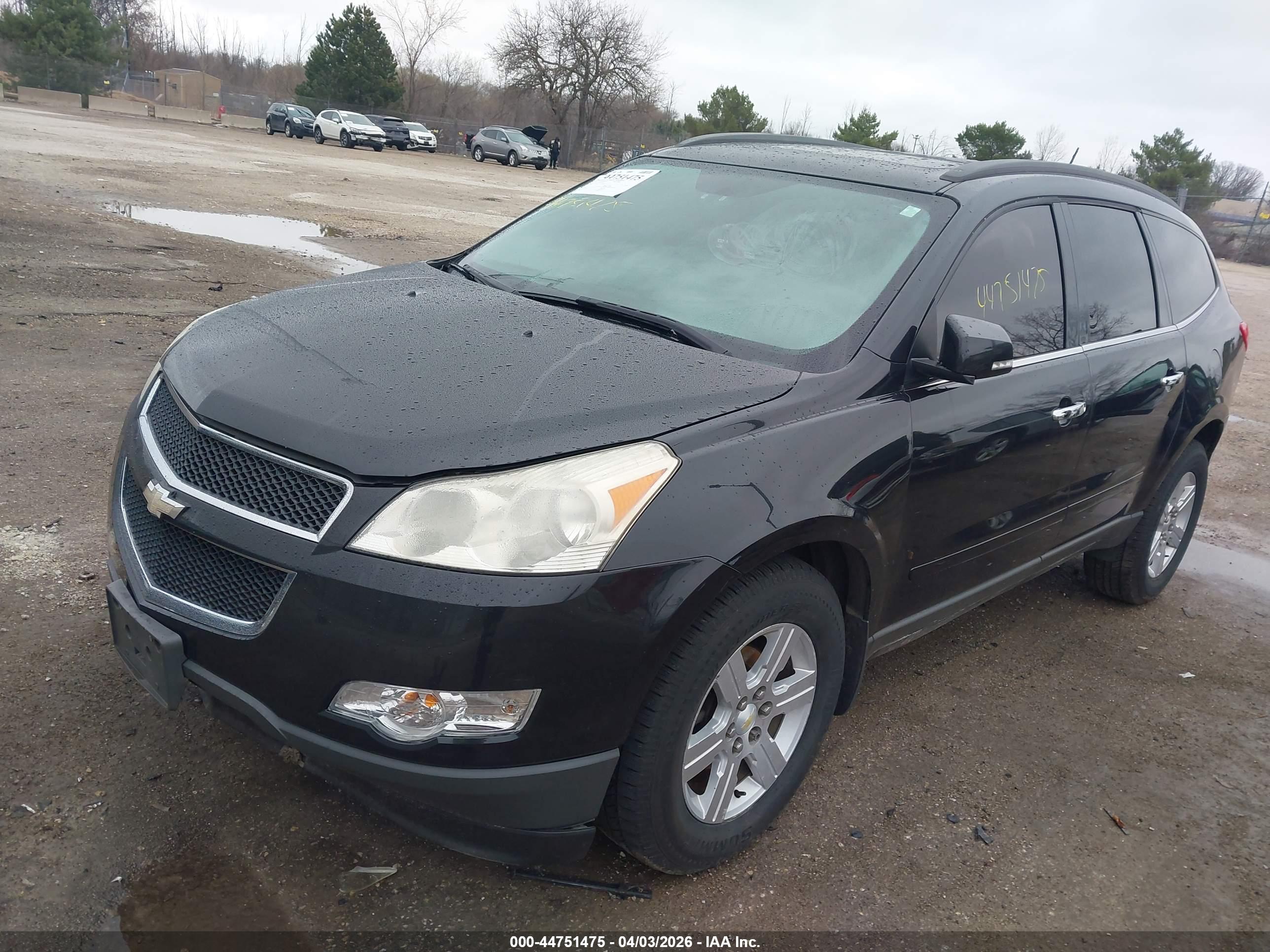 CHEVROLET TRAVERSE image 2