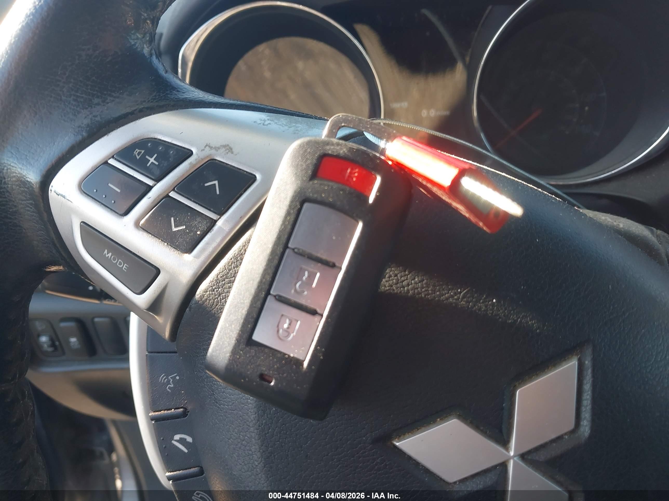 MITSUBISHI OUTLANDER image 11