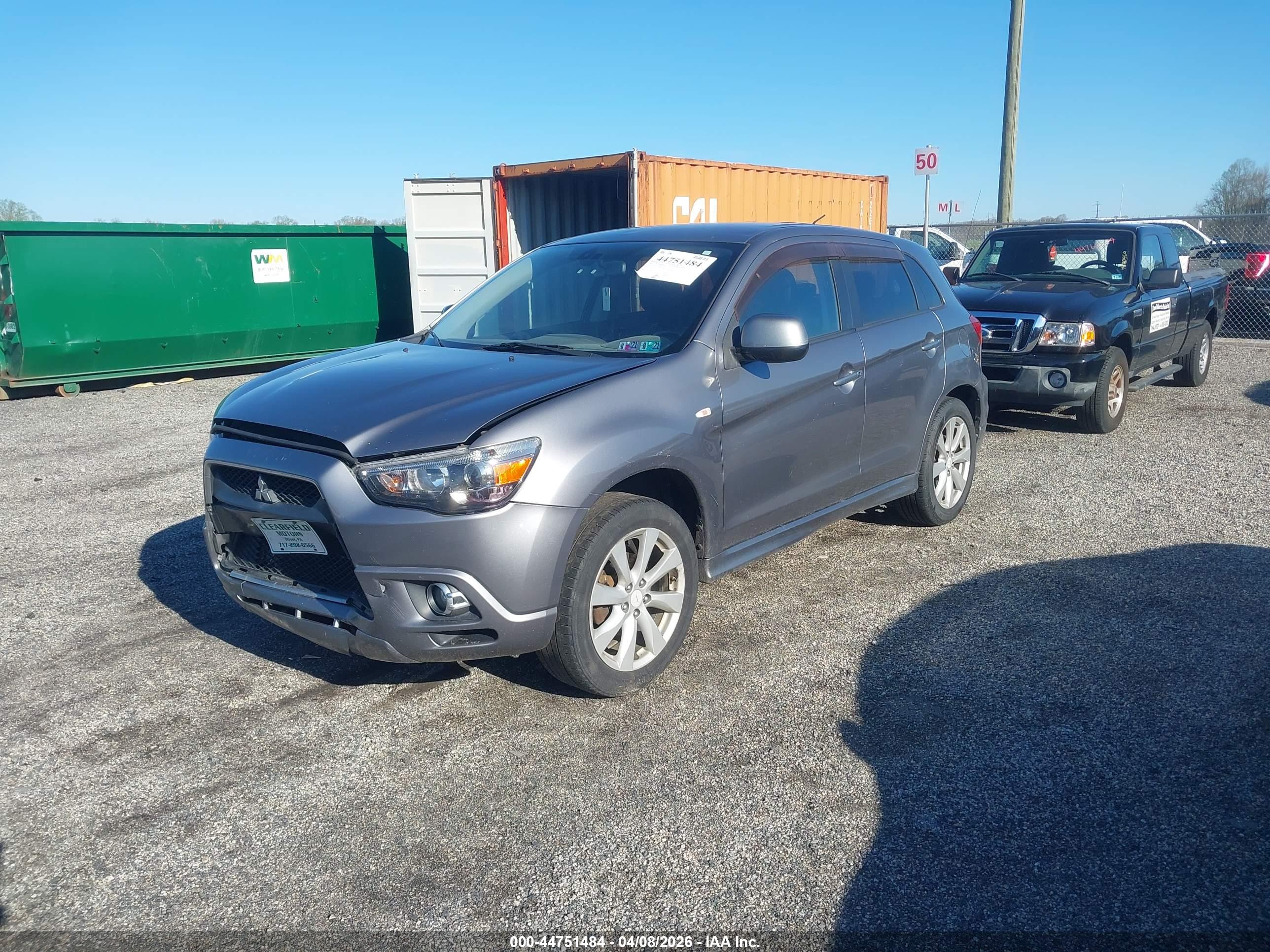 MITSUBISHI OUTLANDER image 2