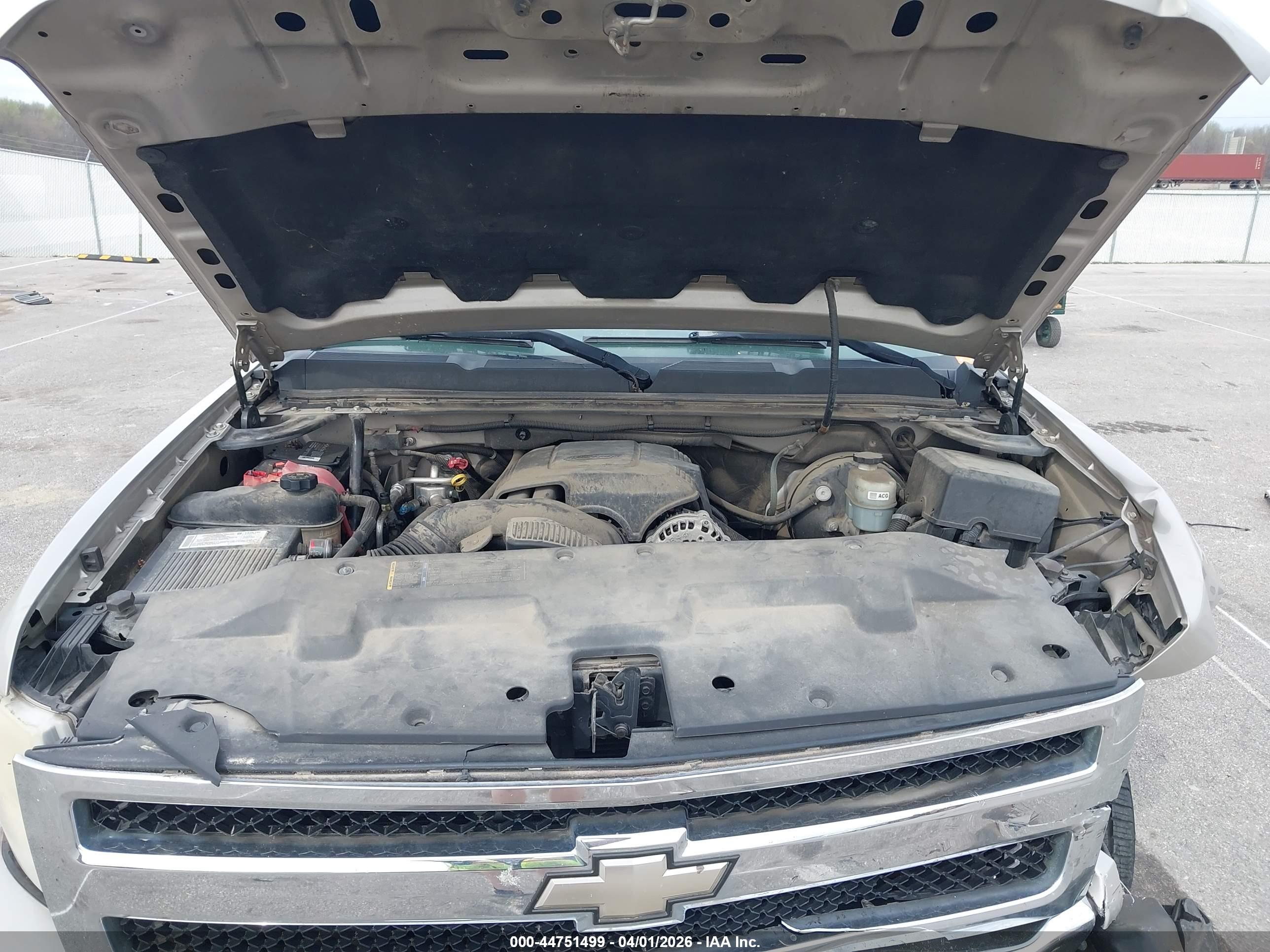 CHEVROLET SILVERADO image 10