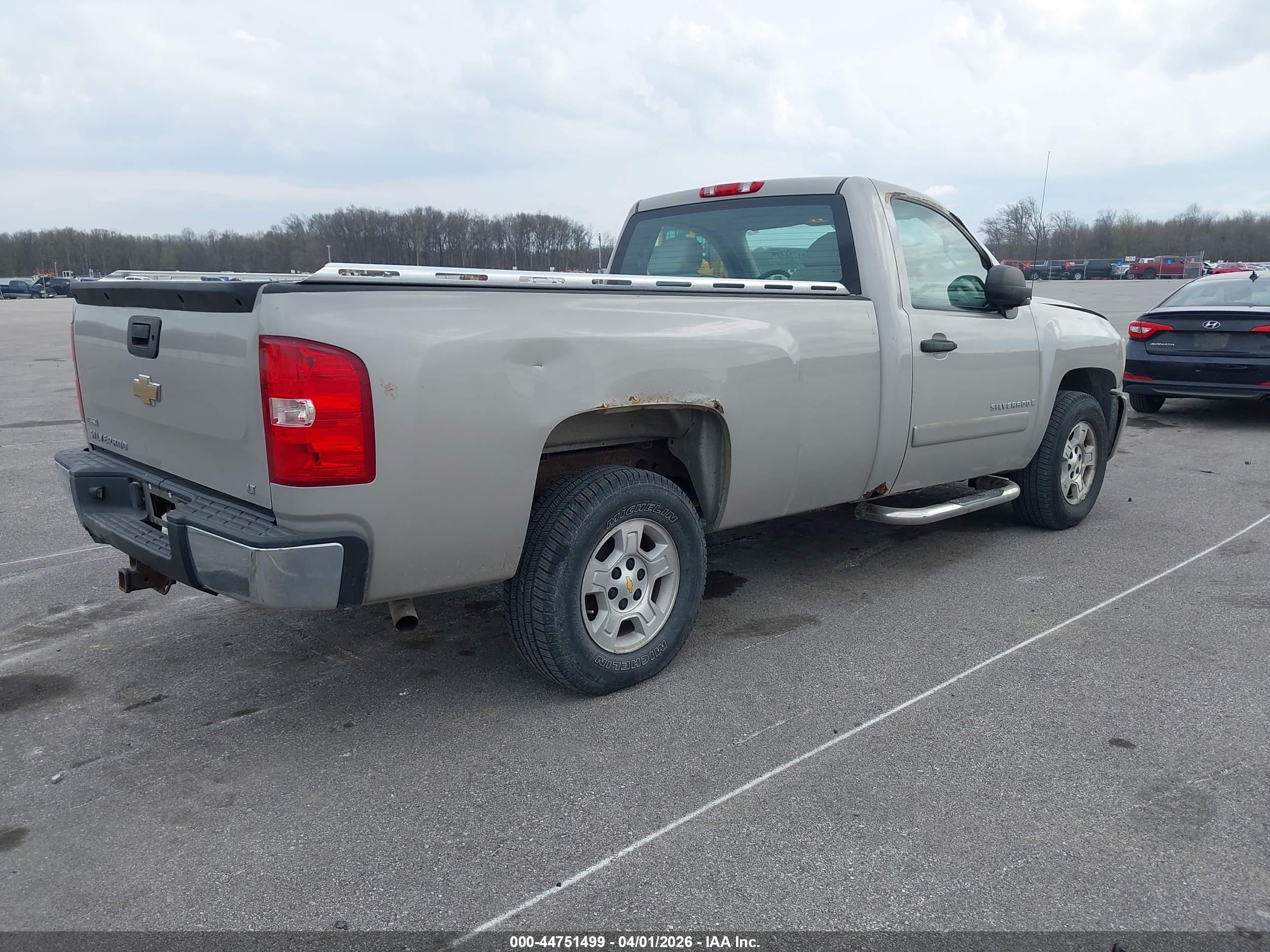 CHEVROLET SILVERADO image 4