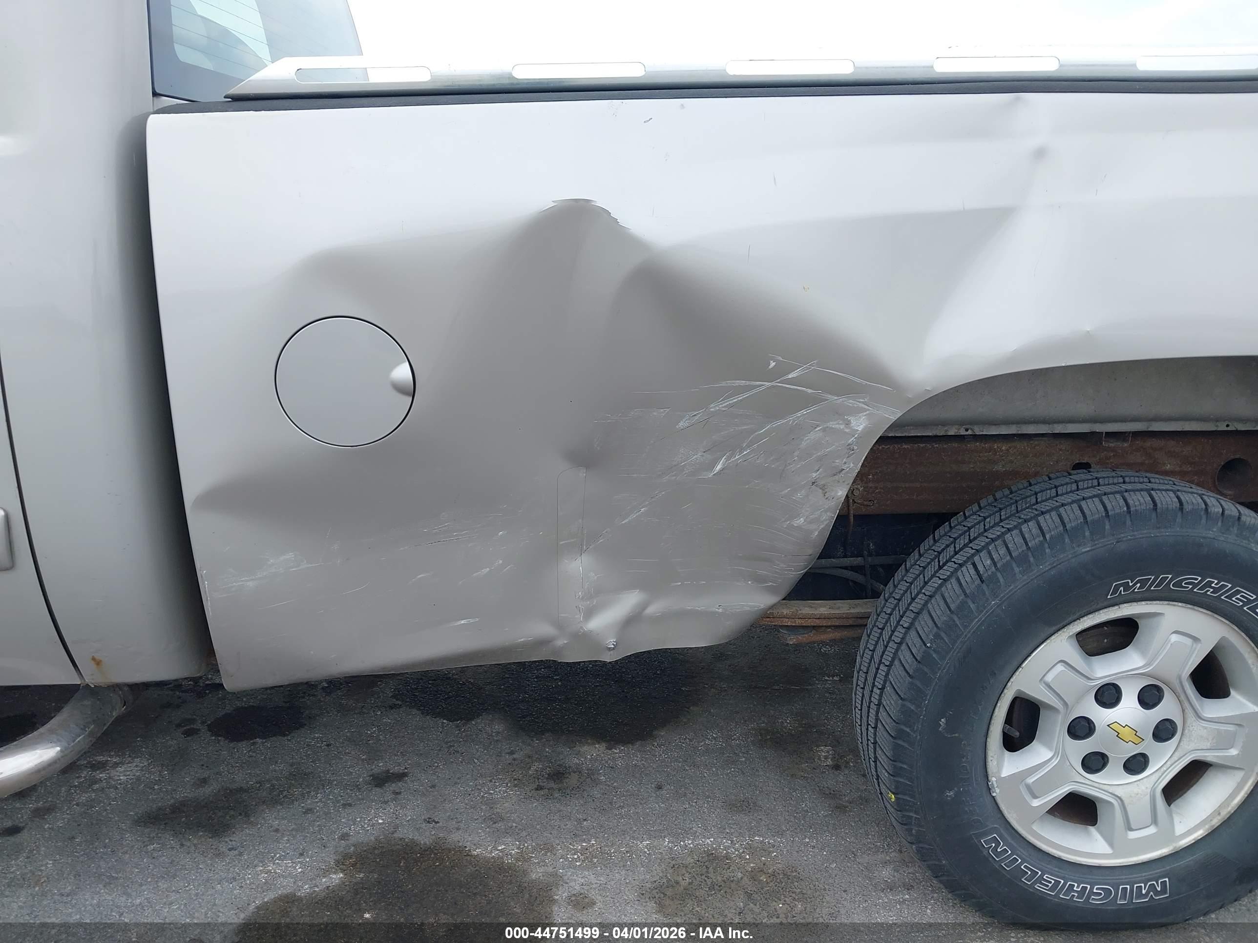 CHEVROLET SILVERADO image 6