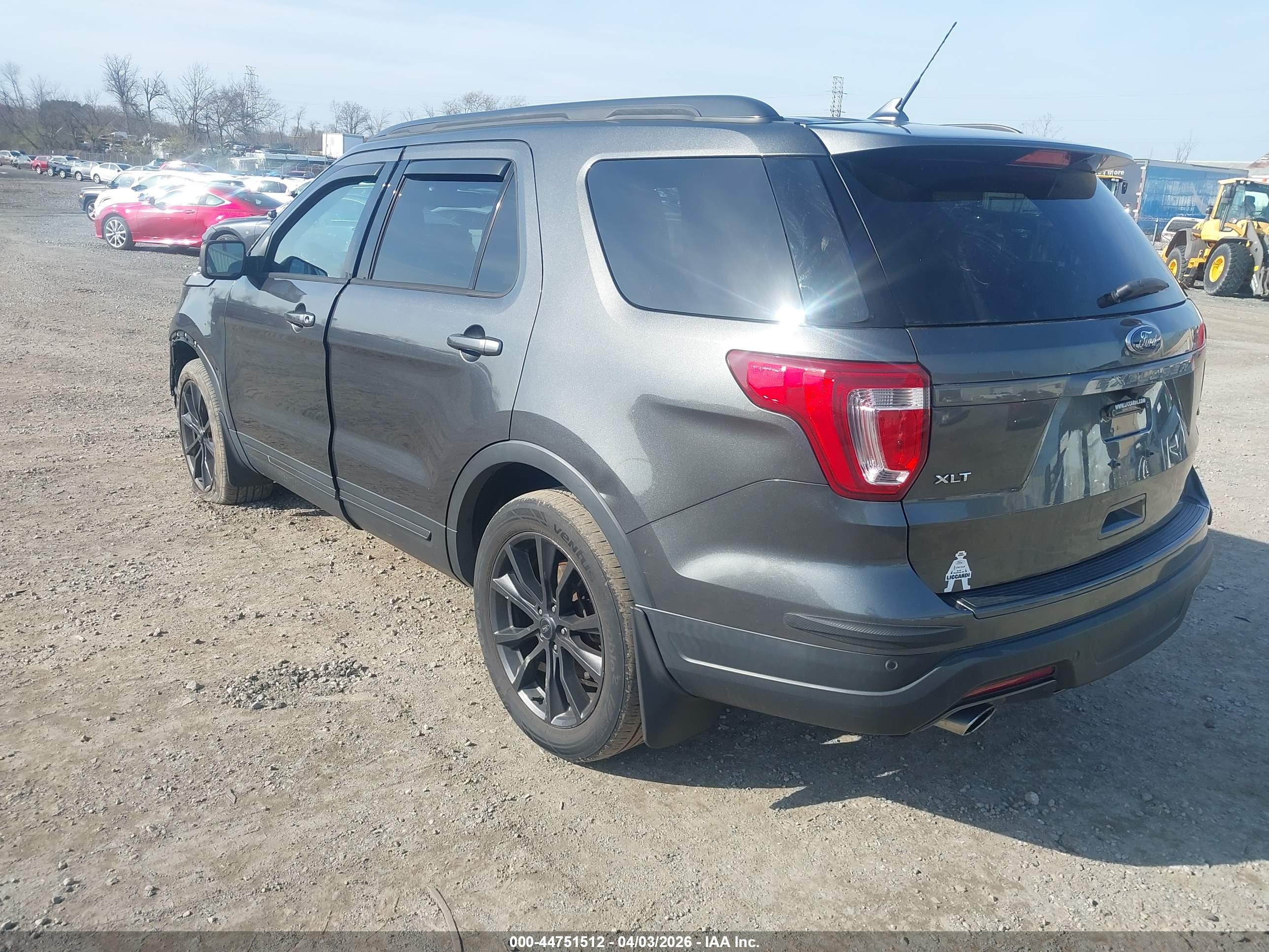 FORD EXPLORER image 3