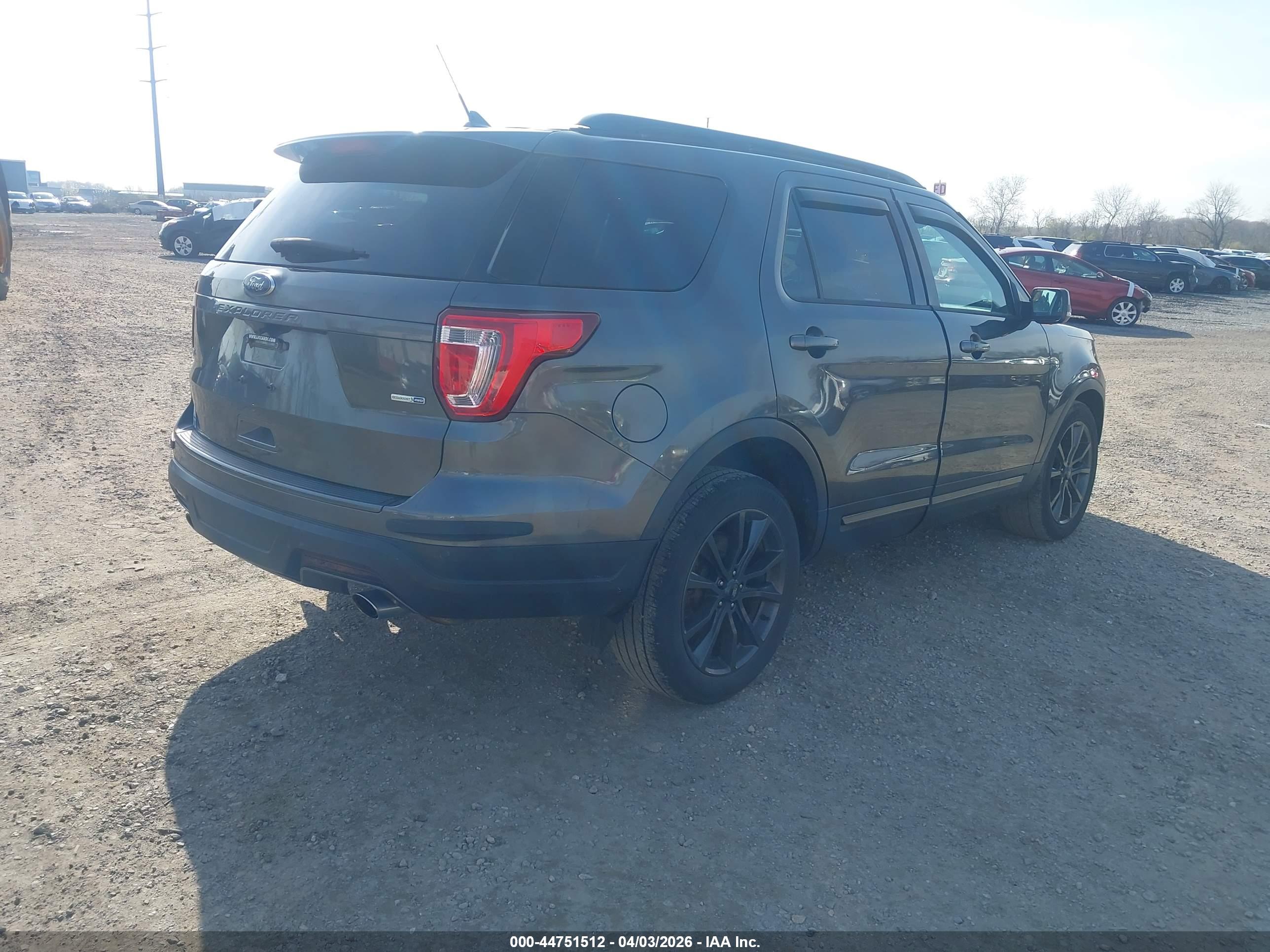 FORD EXPLORER image 4