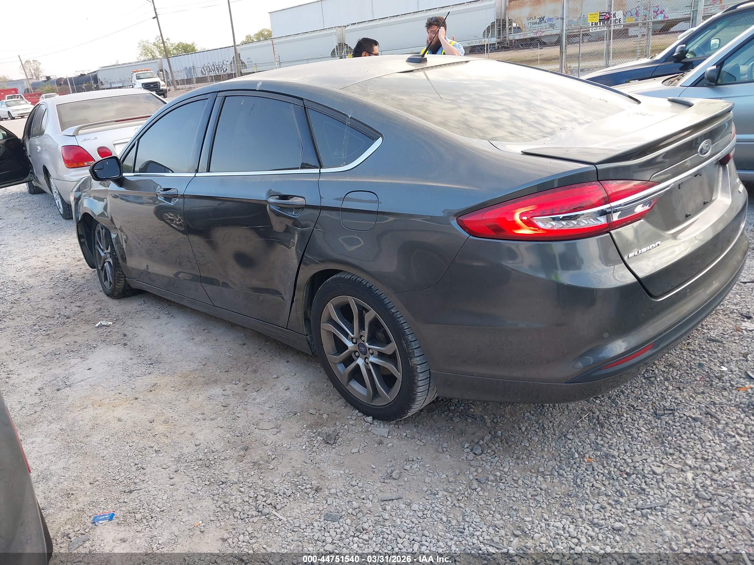 FORD FUSION image 3