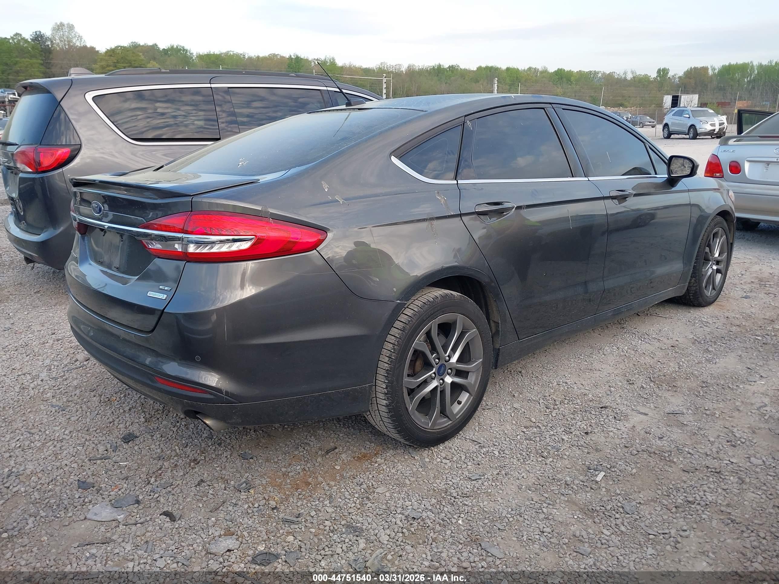 FORD FUSION image 4