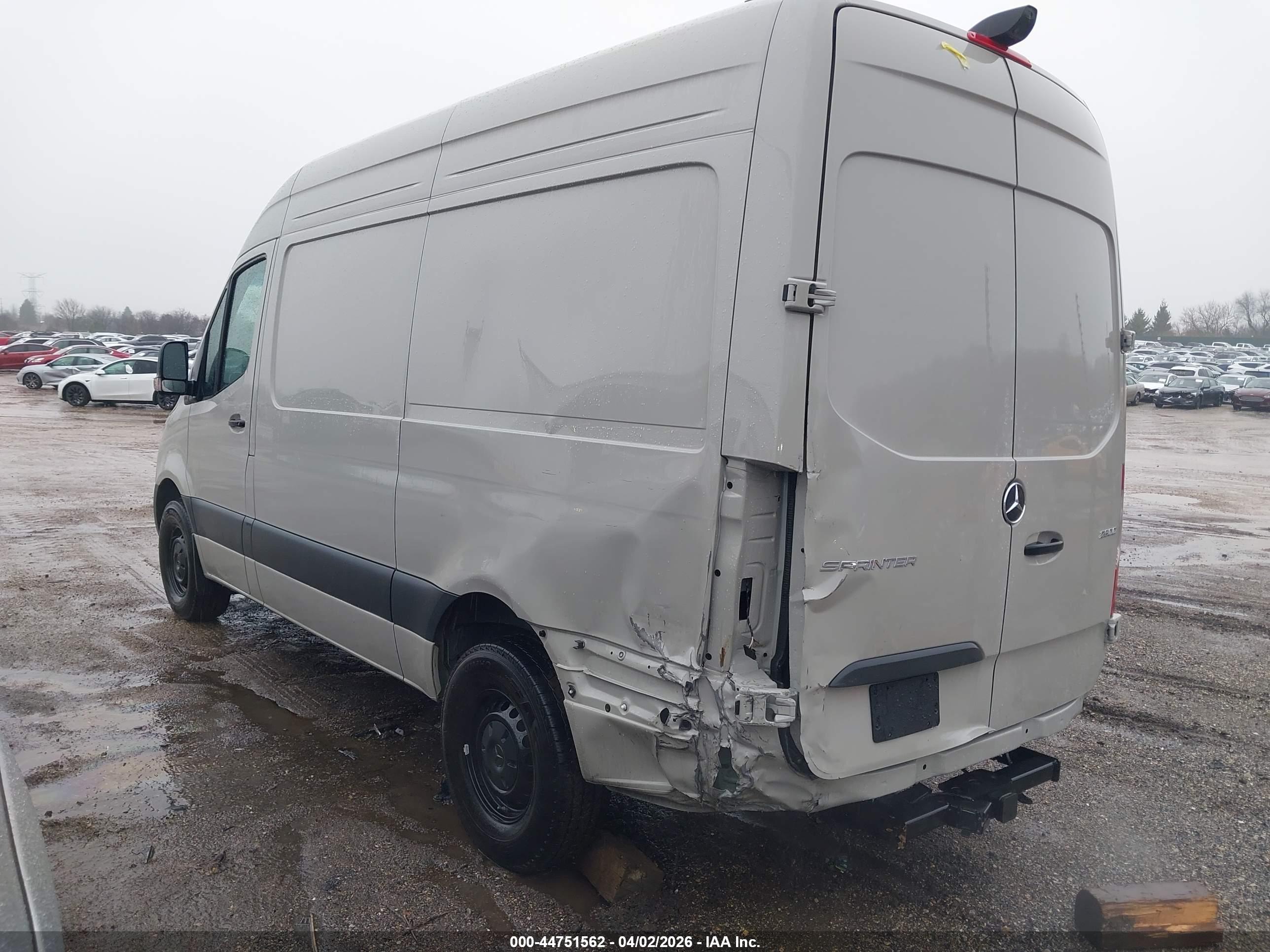 MERCEDES-BENZ SPRINTER image 3
